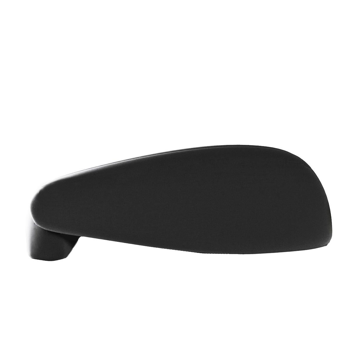 Les formes artistiques du canapé combinées à l'asymétrie créent un look authentique et élégant.
Le design est complété par le confort et l'ergonomie du produit.
Le produit est livré dans le monde entier ;
Produit fait à la main ;
Un design unique