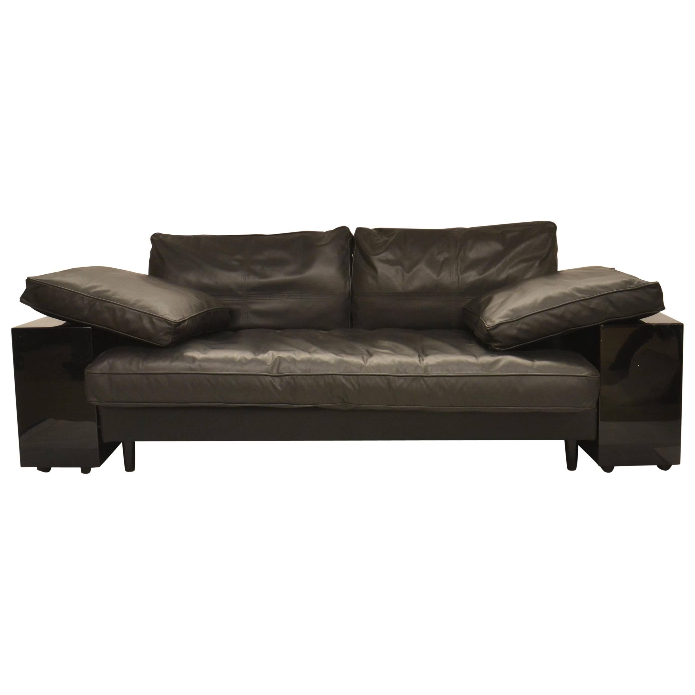 Sofà   Knoll - Black Leather Sofà by  Florence Knoll , nineteen sixty