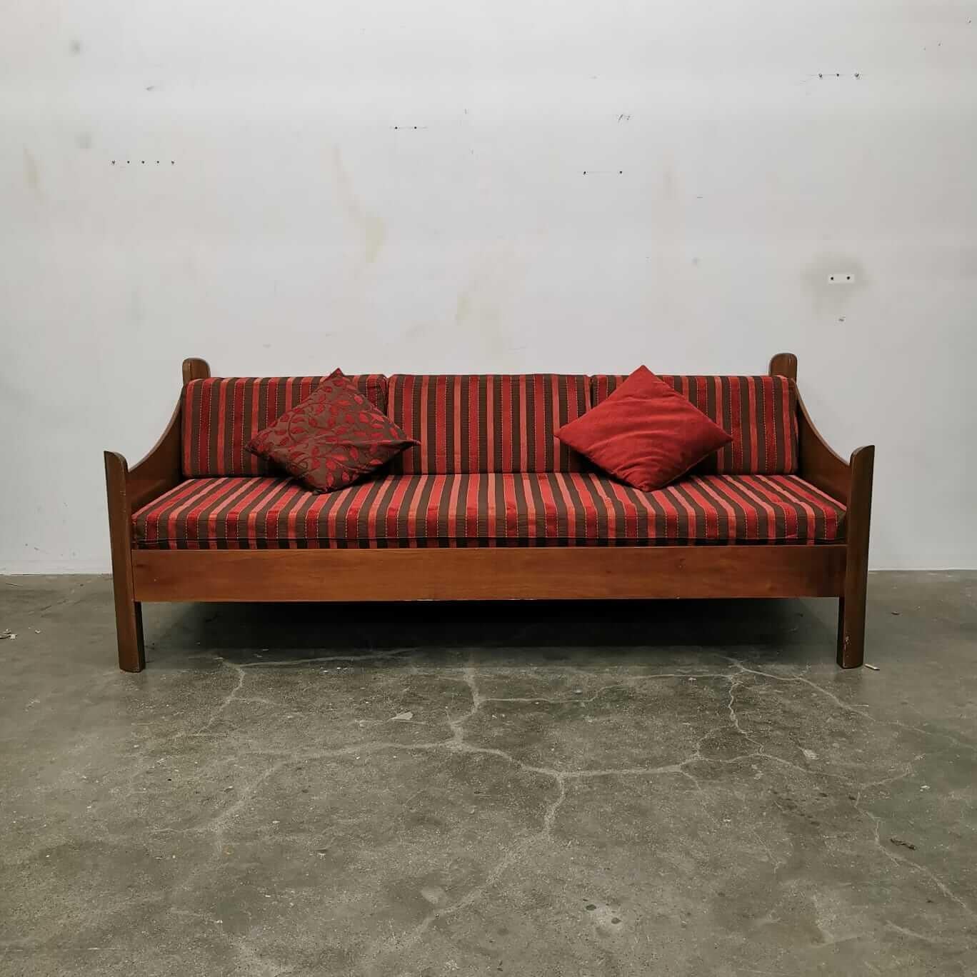 Italian Sofa “L8 San Martino” by Luigi Caccia Dominioni, Azucena
