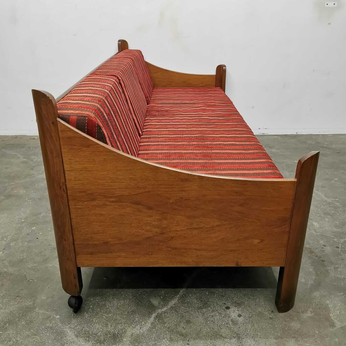 Sofa “L8 San Martino” by Luigi Caccia Dominioni, Azucena 1