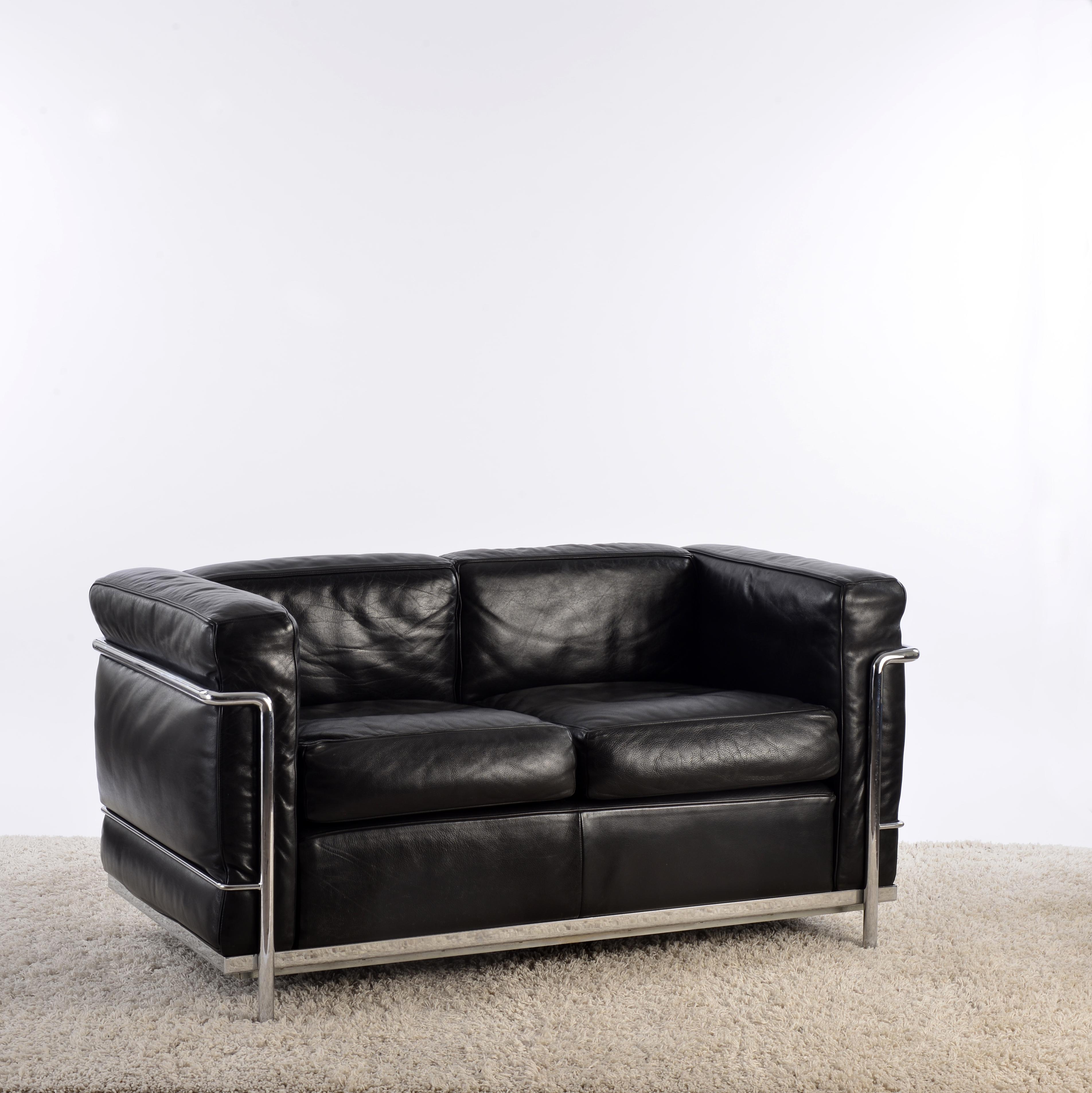 Sofa LC2 Le Corbusier Cassina In Good Condition In SAINT-YRIEIX-SUR-CHARENTE, FR