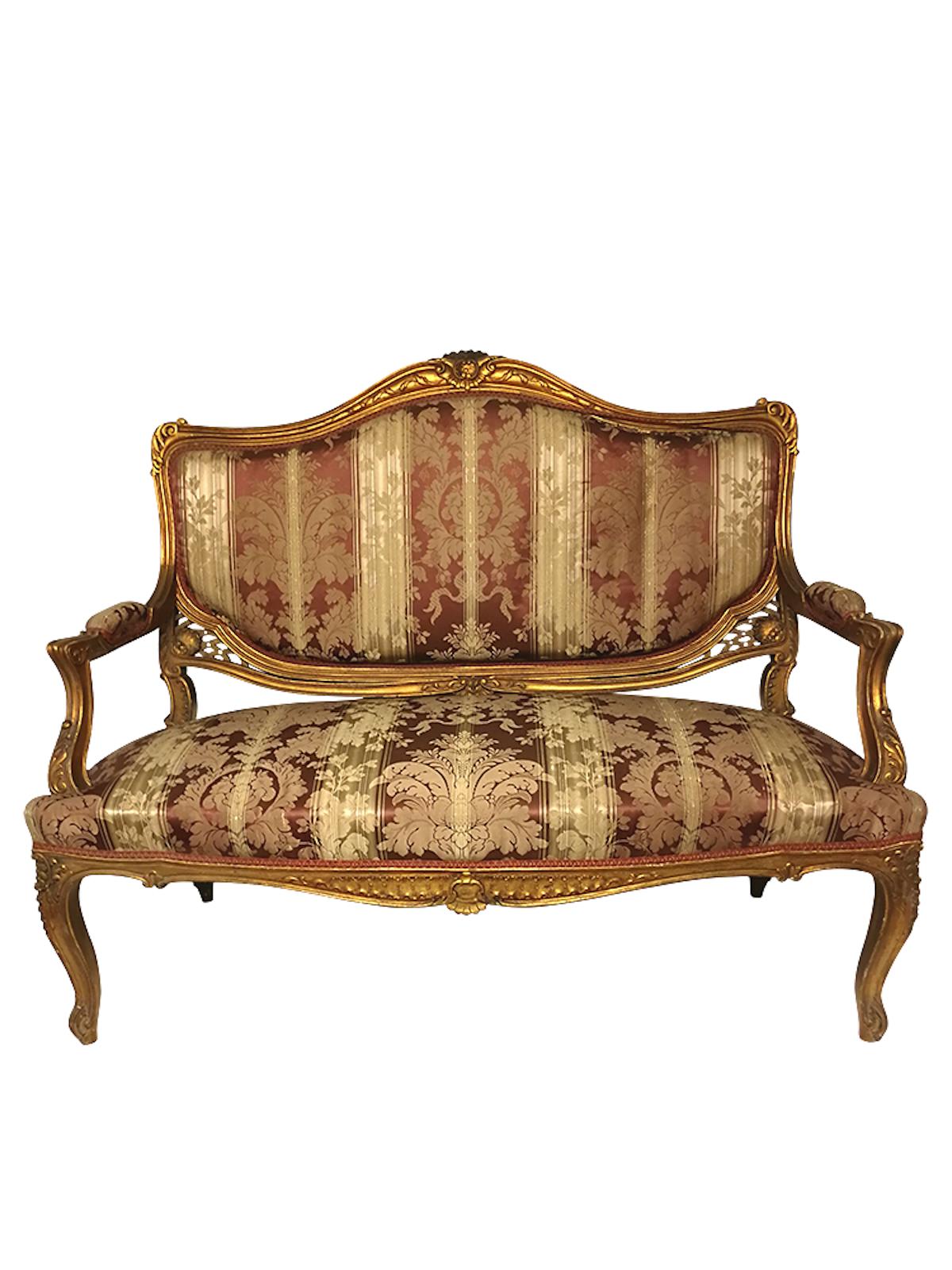 Louis XV style gilt hand carved wood canapé from the 19th century and with silk upholstery of the period.
Origin: France.
Period: 19th century, Napoleon III period.