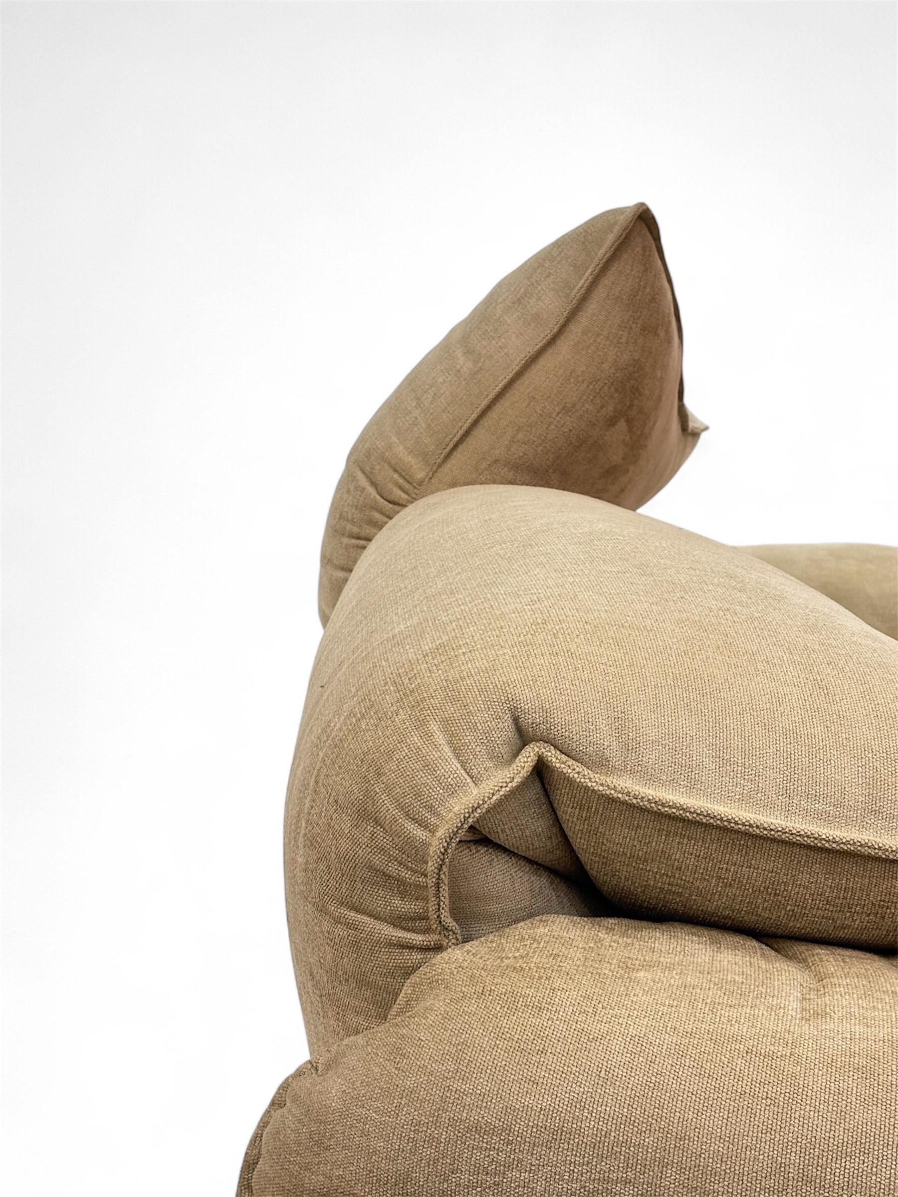 Moderno Sofa MARALUNGA  2 seaters for Cassina by Vico Magistretti, Circa 1970 in vendita