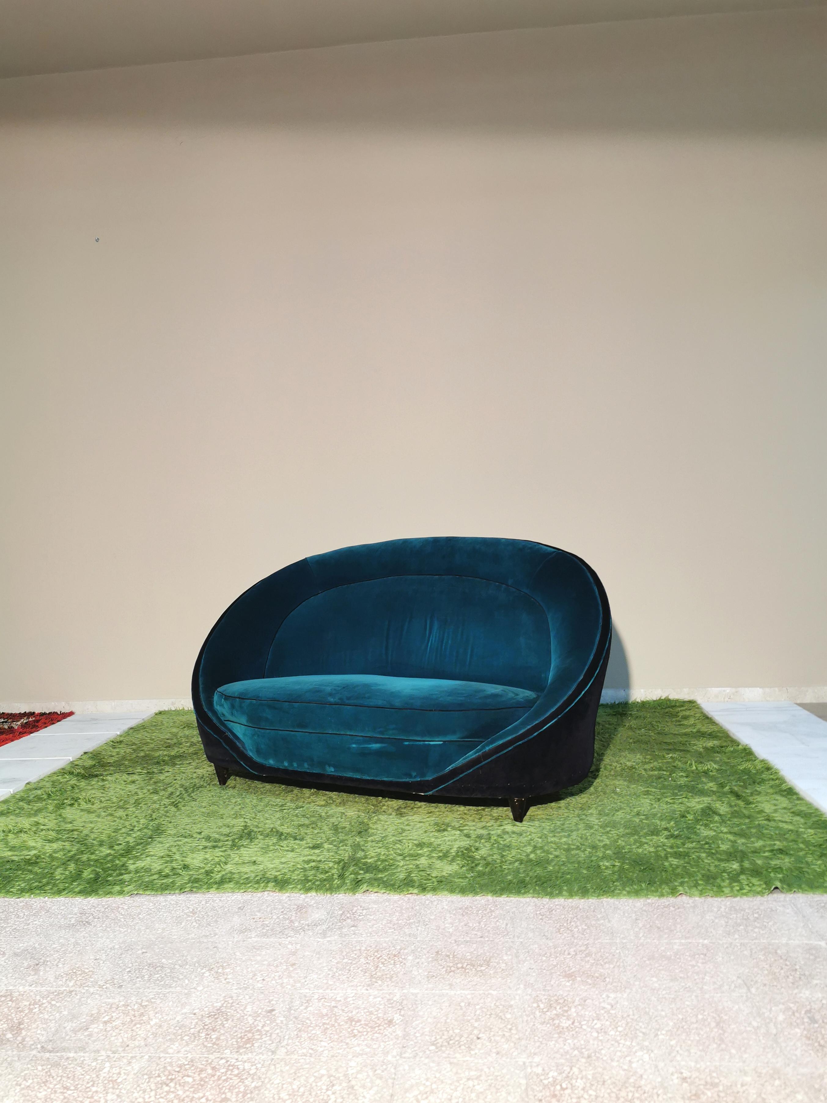 Sofa in the style of Gio Ponti Mid Century in Smooth Velvet Green Emerald, 1950s 6
