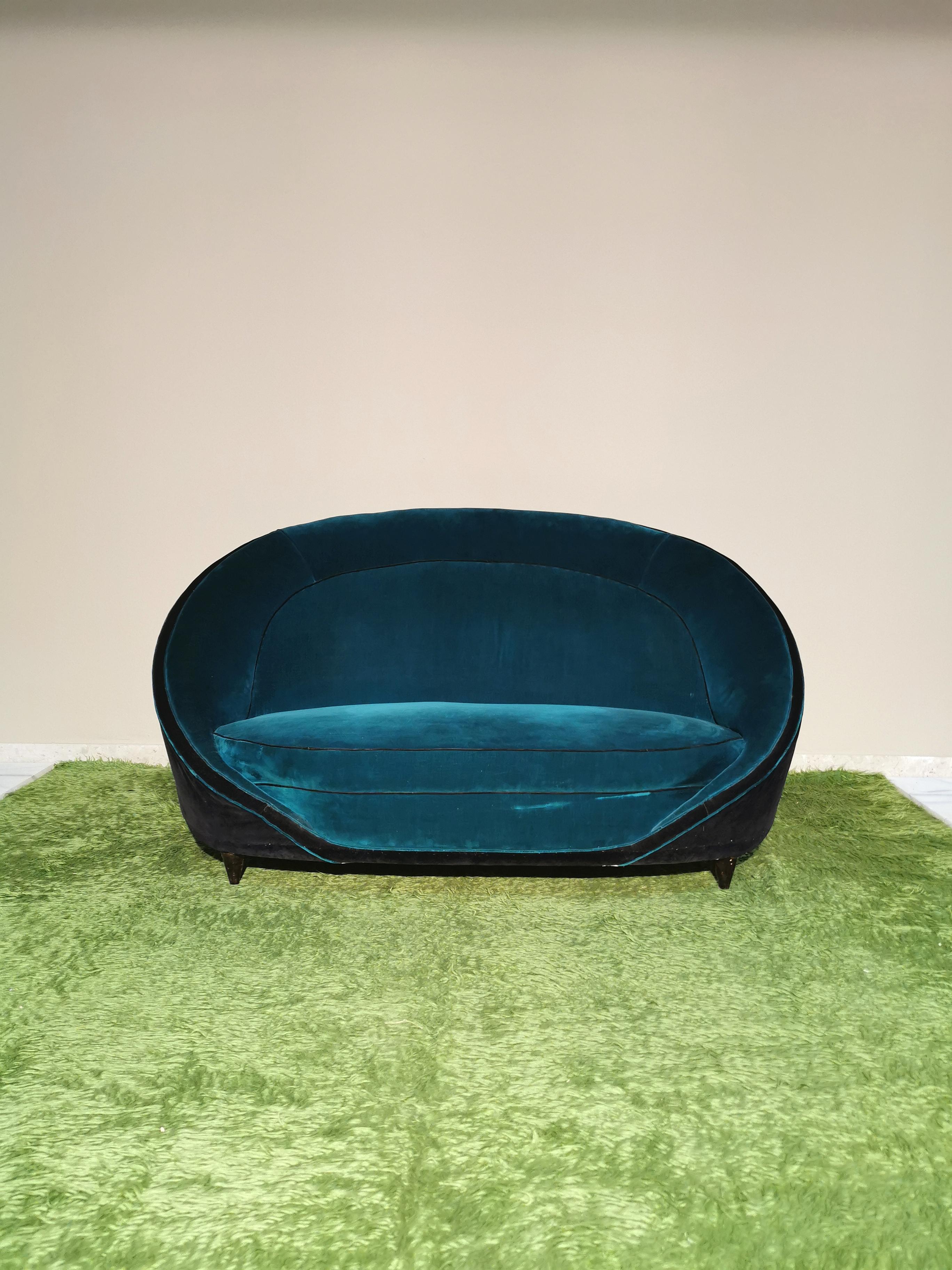 Sofa in the style of Gio Ponti Mid Century in Smooth Velvet Green Emerald, 1950s 7