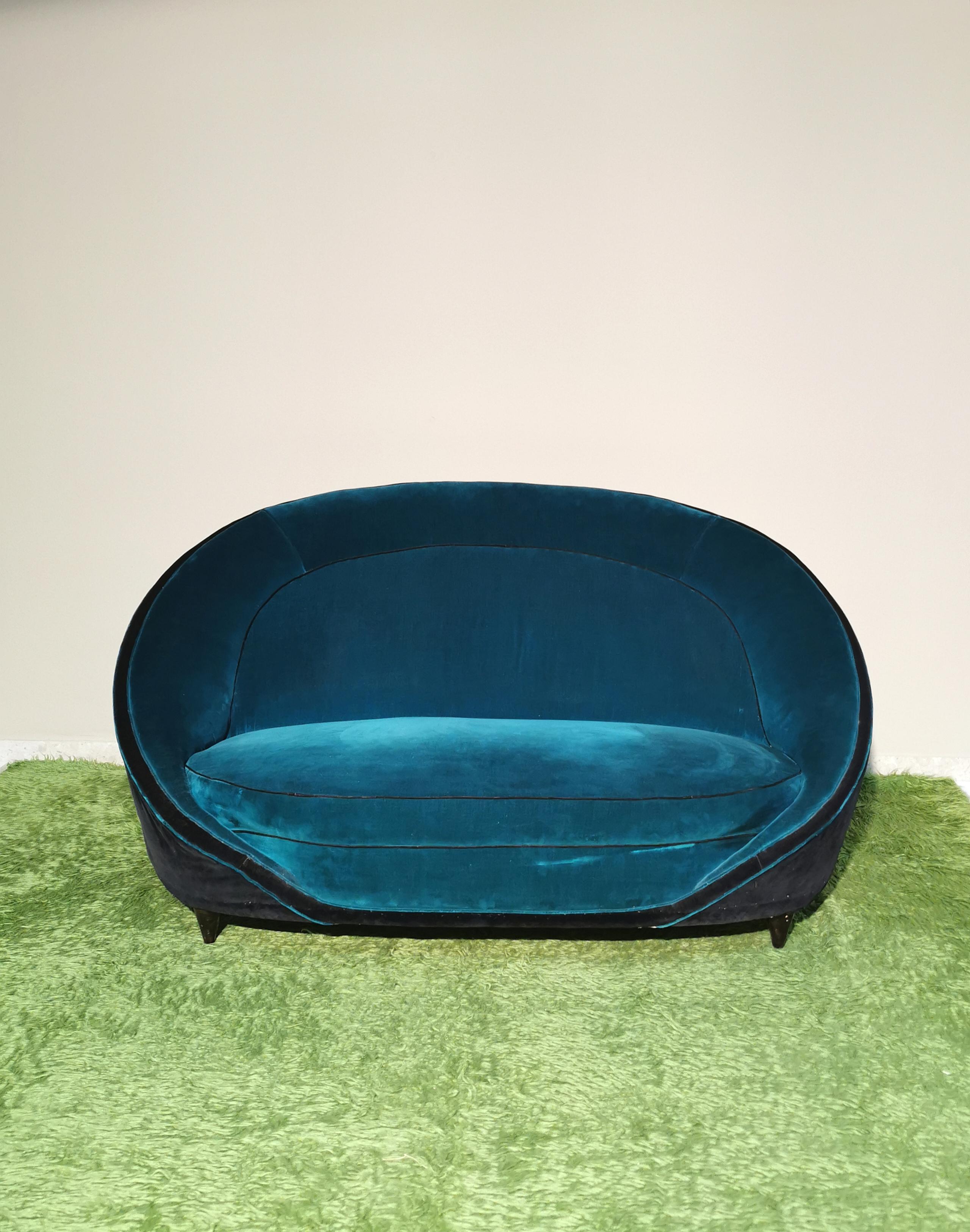 Mid-20th Century Sofa in the style of Gio Ponti Mid Century in Smooth Velvet Green Emerald, 1950s