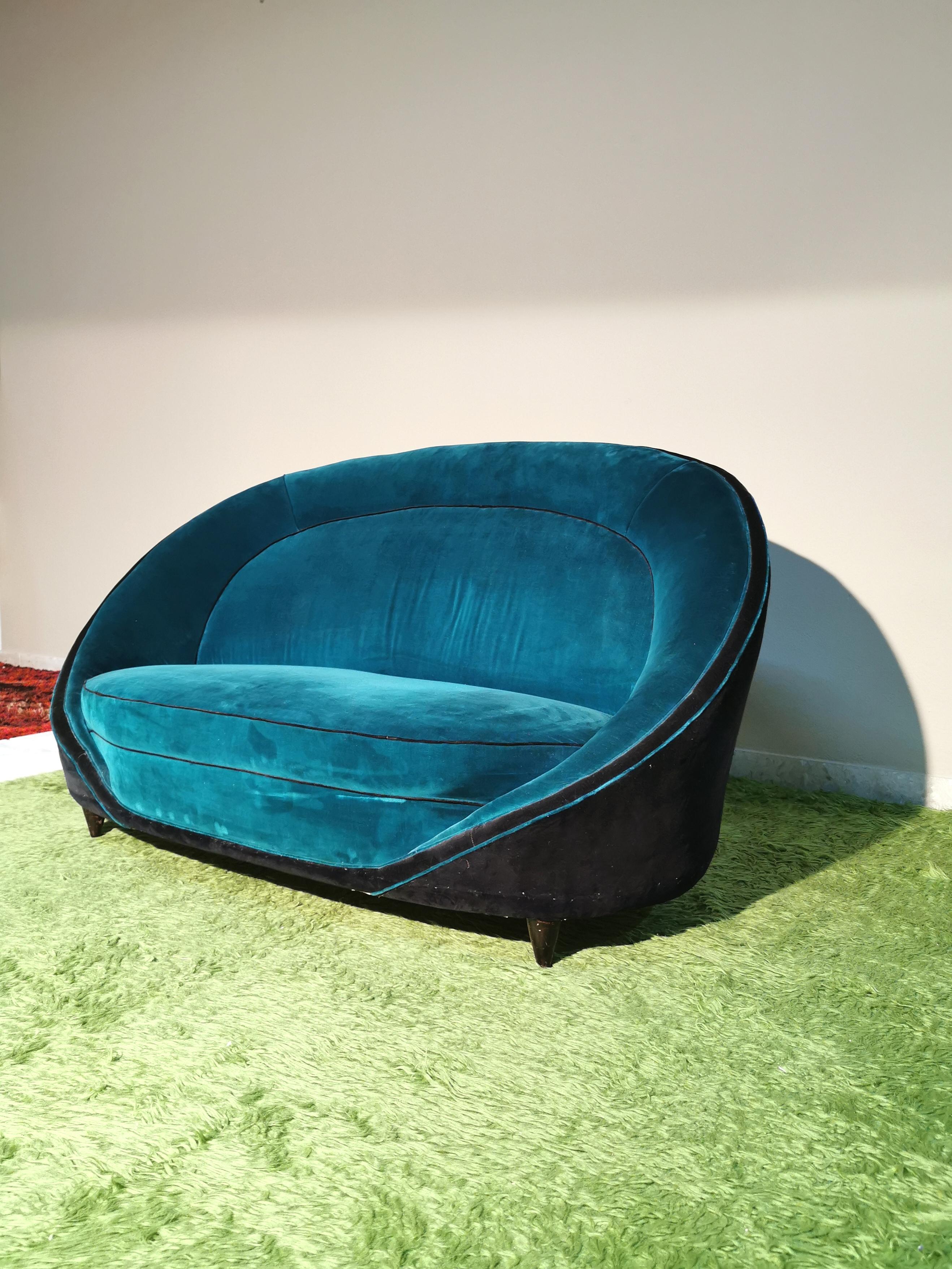 Sofa in the style of Gio Ponti Mid Century in Smooth Velvet Green Emerald, 1950s 1