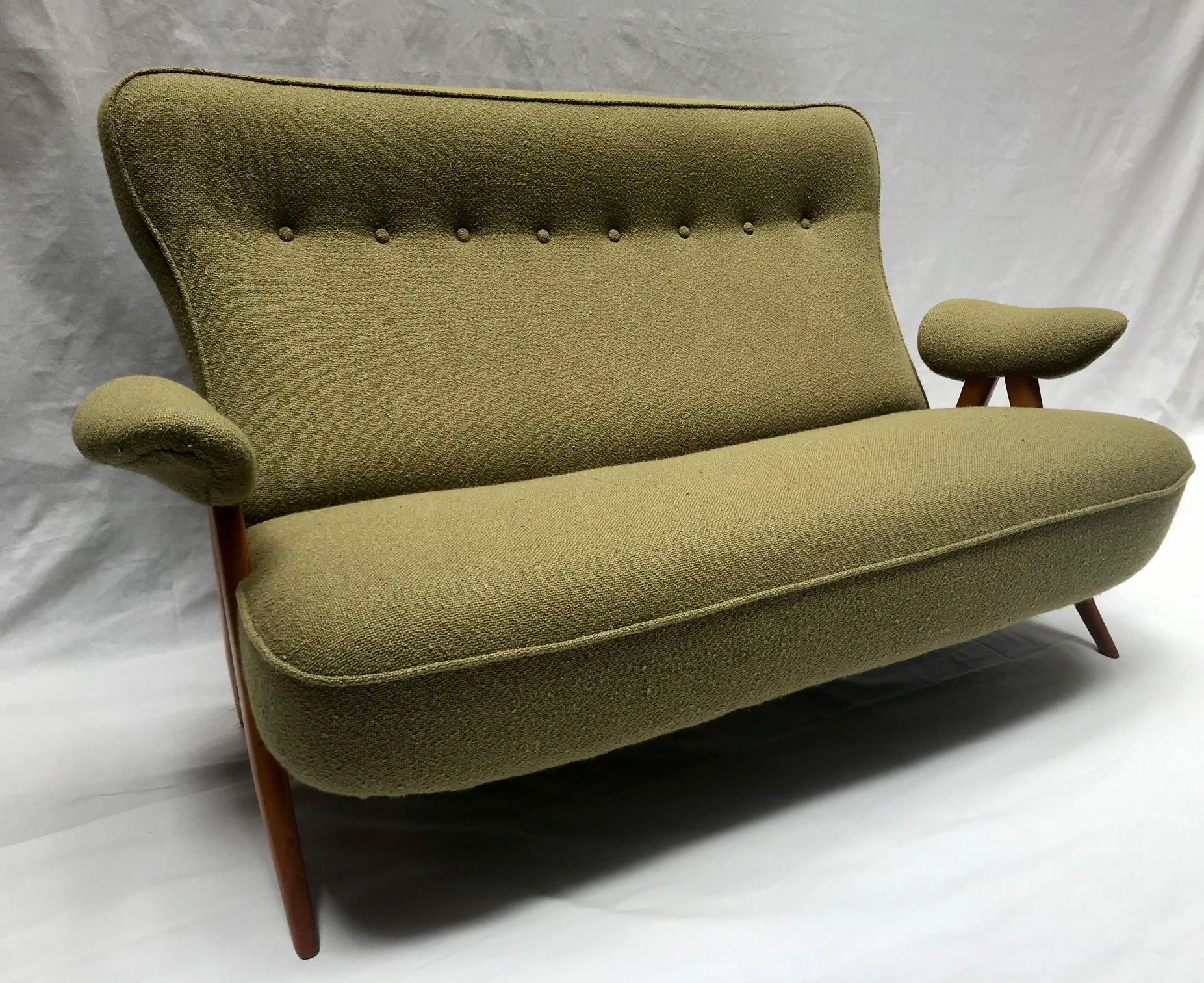 Rare sofa model 105 lounge by Theo Ruth for Artifort produced in 1957.
 
   