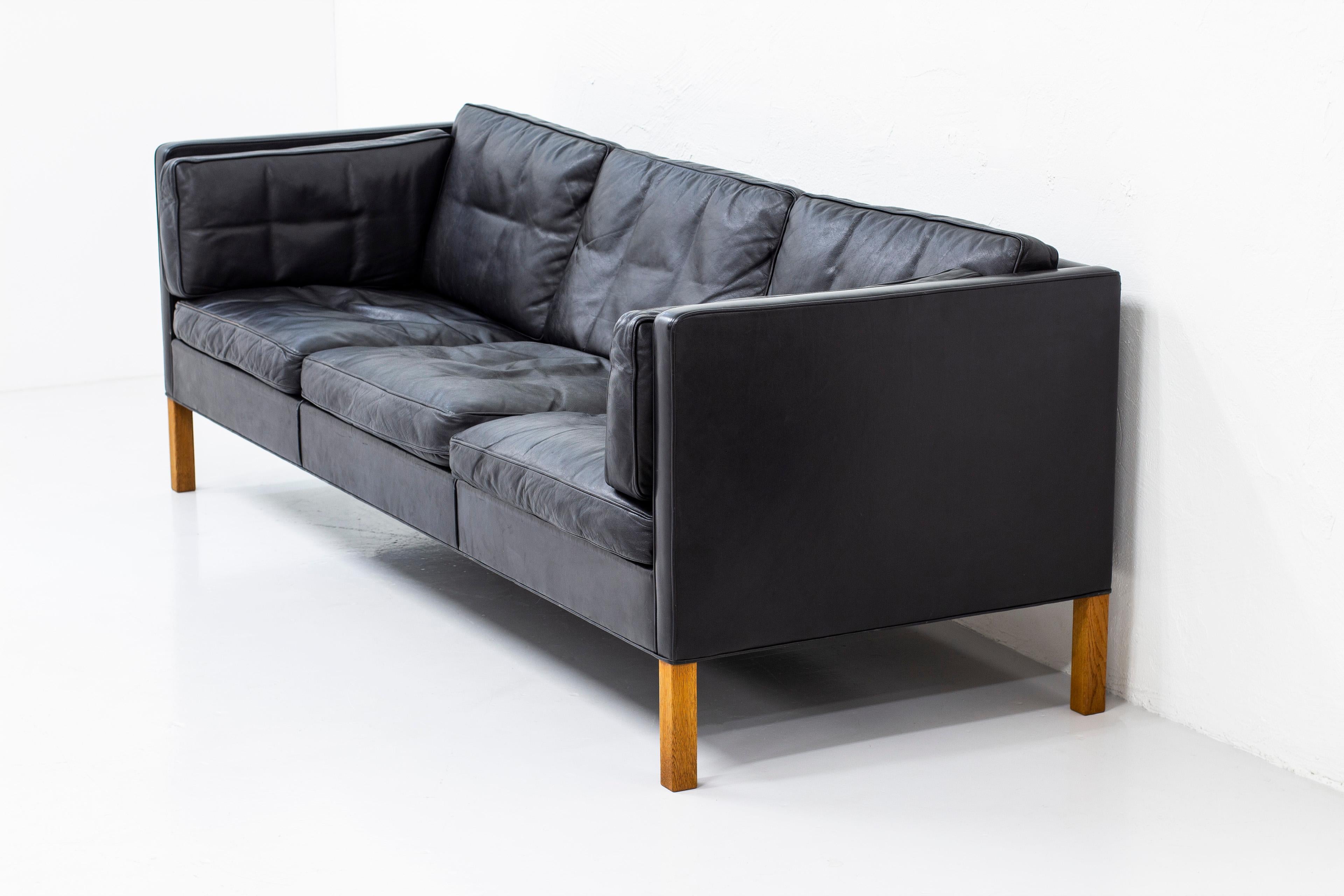 Sofa Model 2443 in Leather by Børge Mogensen, Fredericia, Denmark 5