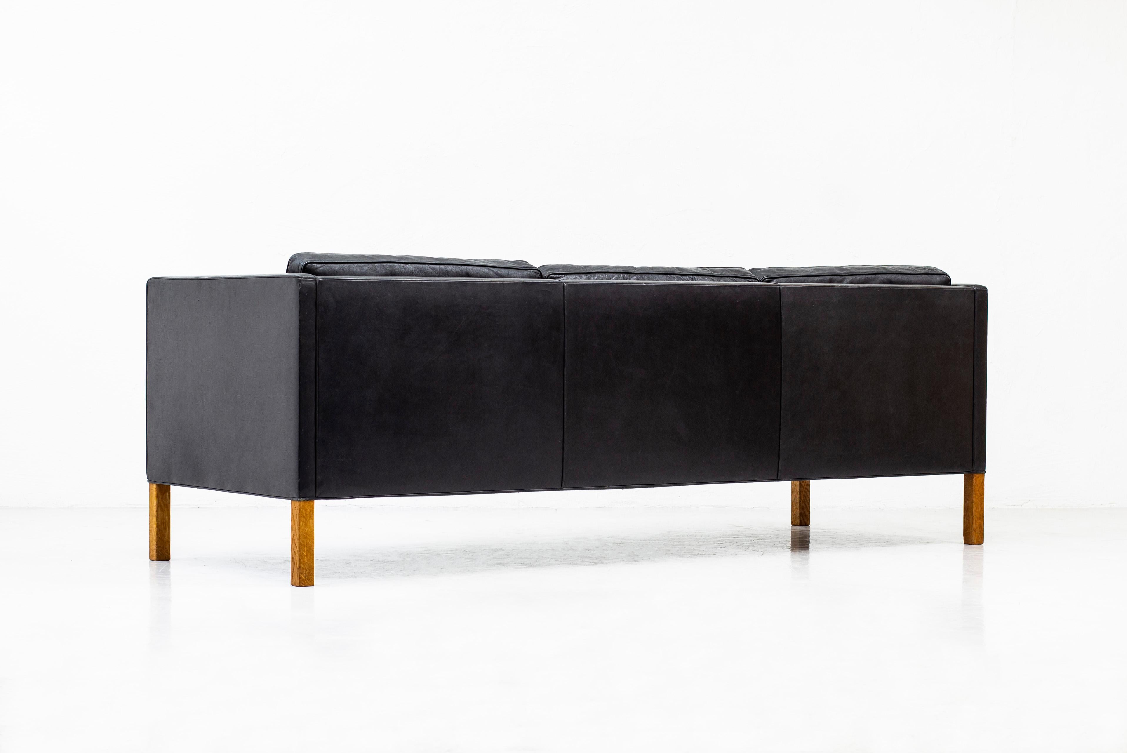 Scandinavian Modern Sofa Model 2443 in Leather by Børge Mogensen, Fredericia, Denmark