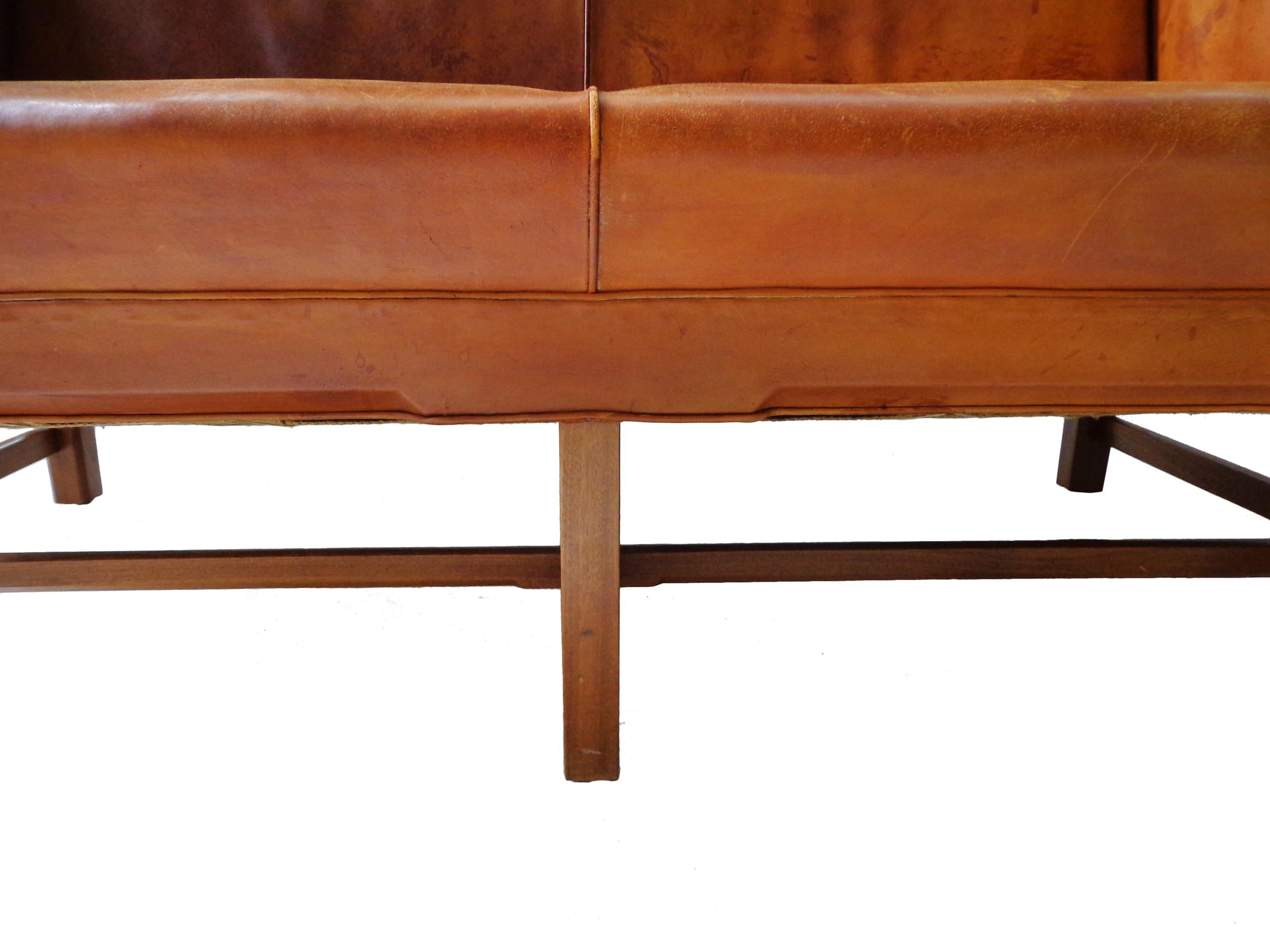 Sofa Model 5011 in Original Cognac Leather by Kaare Klint for Rud Rasmussen In Good Condition For Sale In Amsterdam, NL