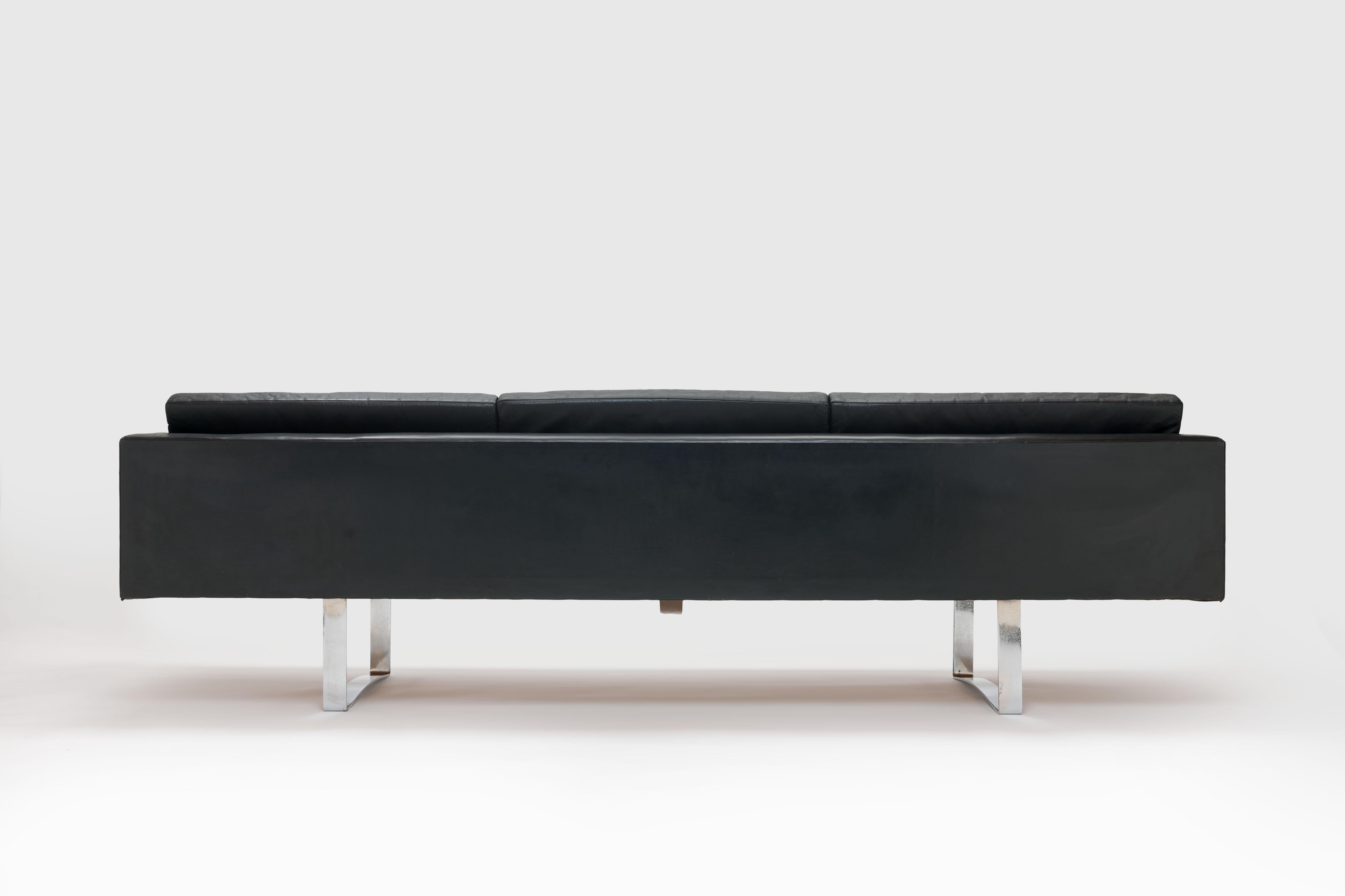 Sofa Model 57 in Black Leather and Steel by Bodil Kjær In Good Condition In Utrecht, NL