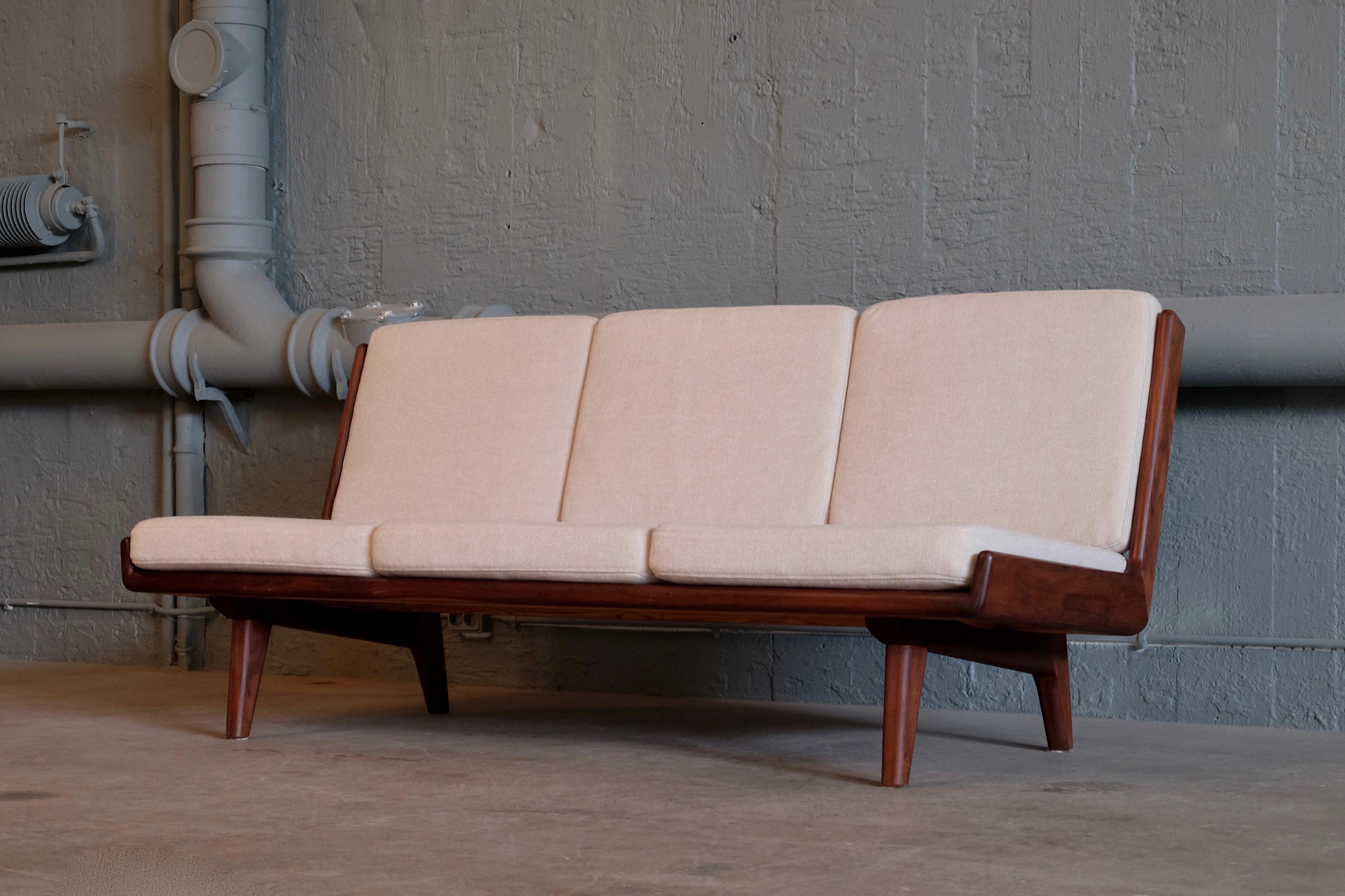 Scandinave moderne Modèle de canapé Trienna conçu par Carl Gustaf Hiort af Orns, Finlande, années 1950