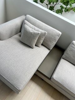 Sofa, modulares Design in Taupe, Ablagesystem aus Sattelleder, Italien
