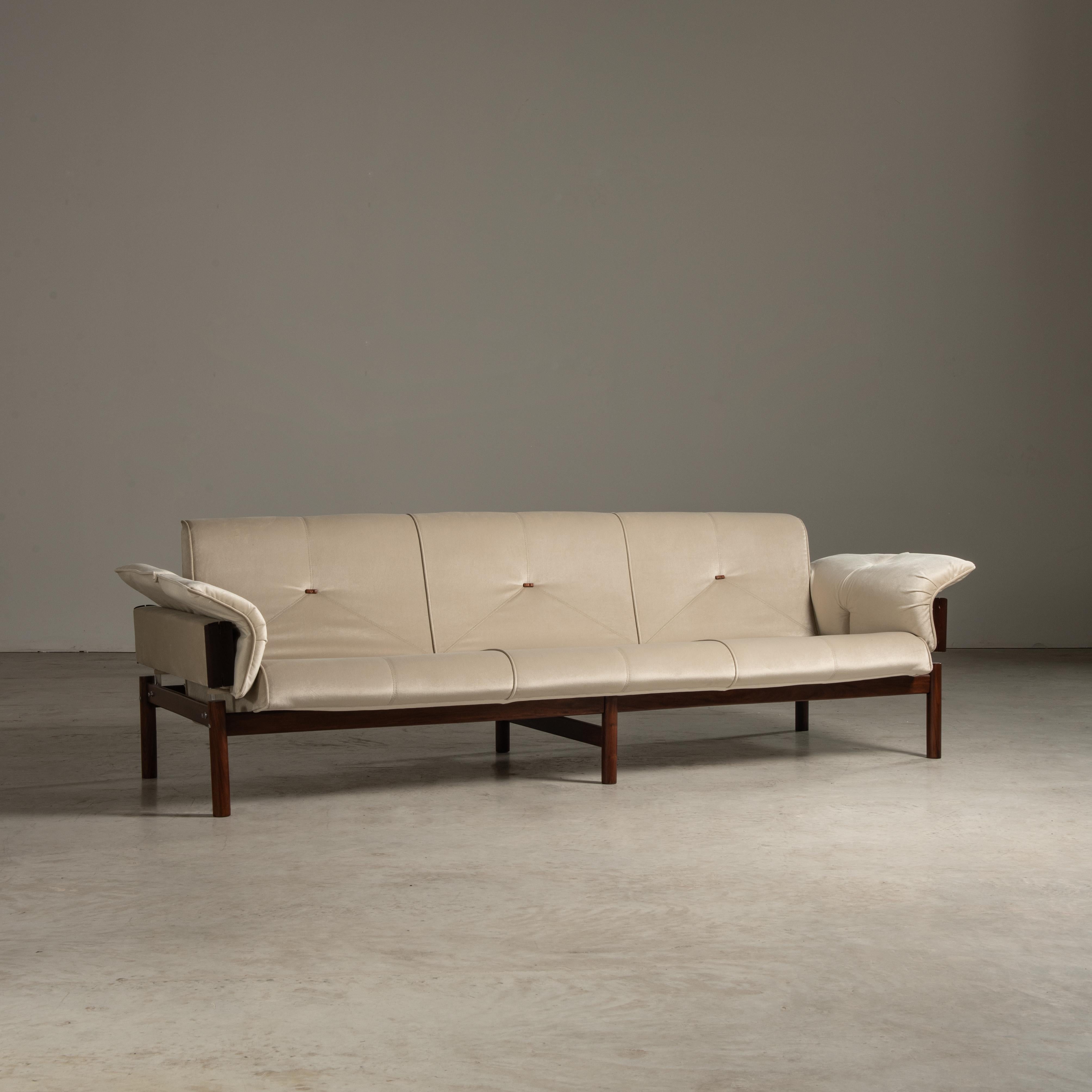 Sofa 'MP-13', by Percival Lafer, Mid-Century Brazilian Design  In Good Condition For Sale In Sao Paulo, SP
