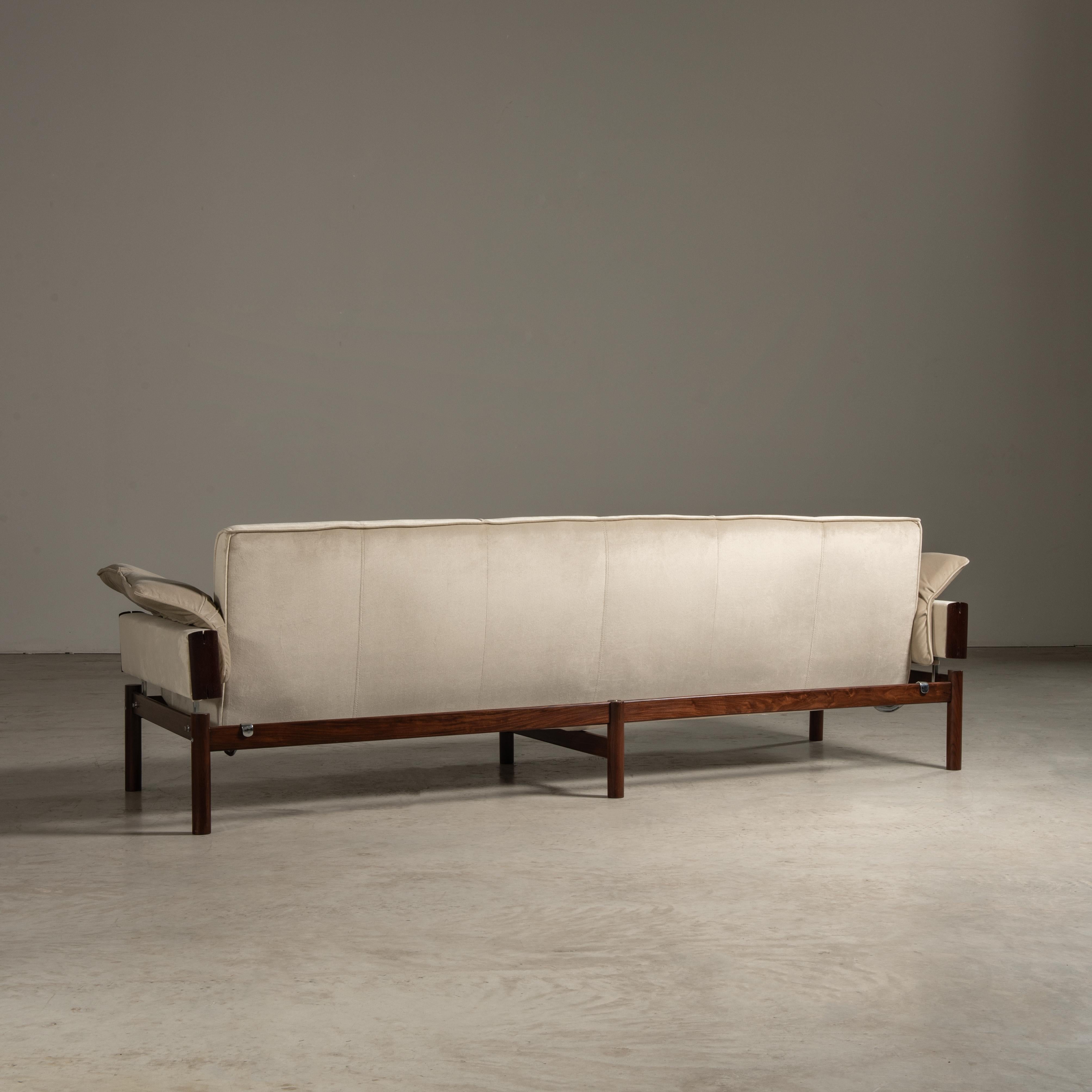 Leather Sofa 'MP-13', by Percival Lafer, Mid-Century Brazilian Design  For Sale