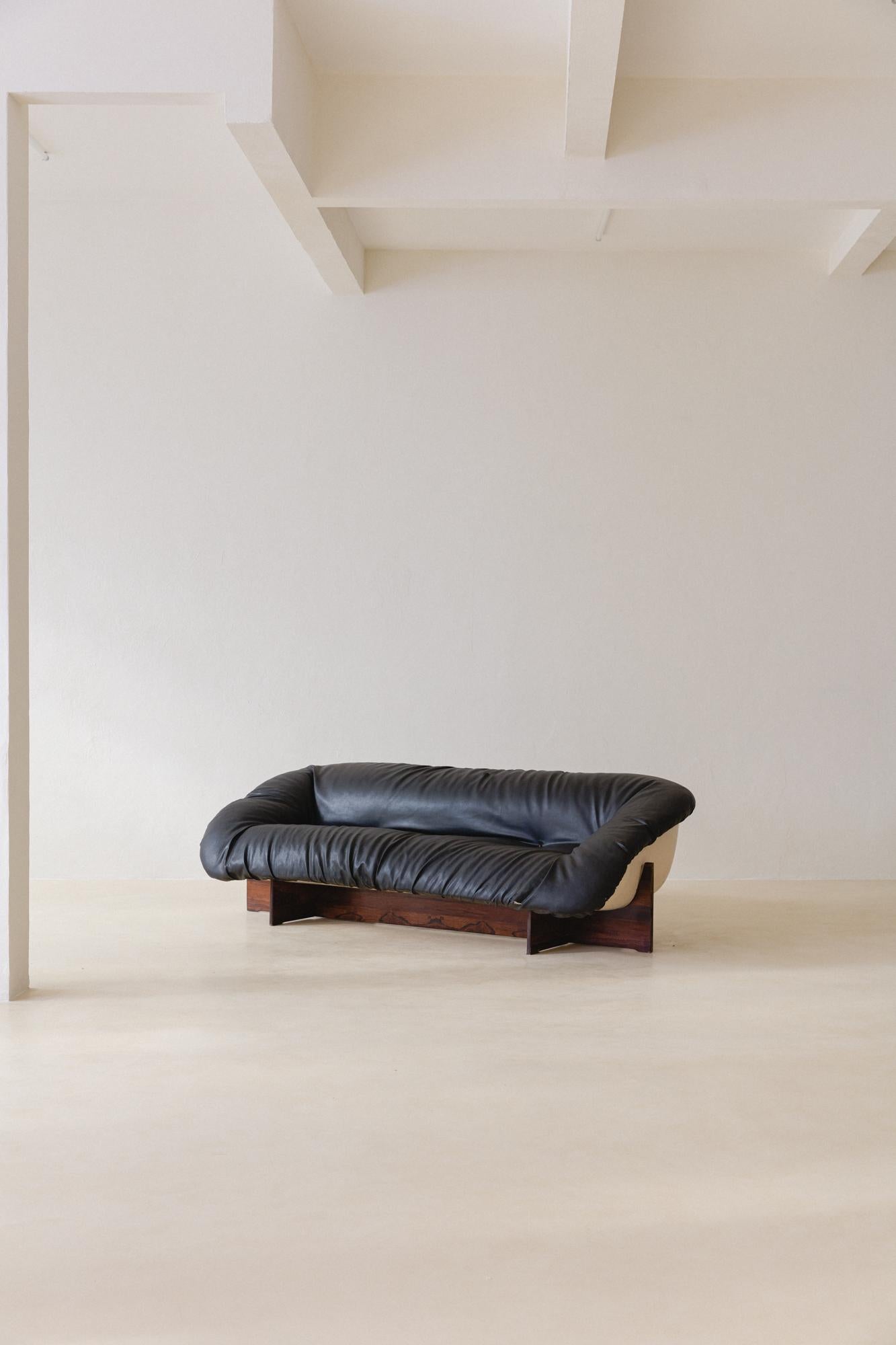 Sofa Mp-61 in Rosewood by Brazilian Designer Percival Lafer, 1973 For Sale 2