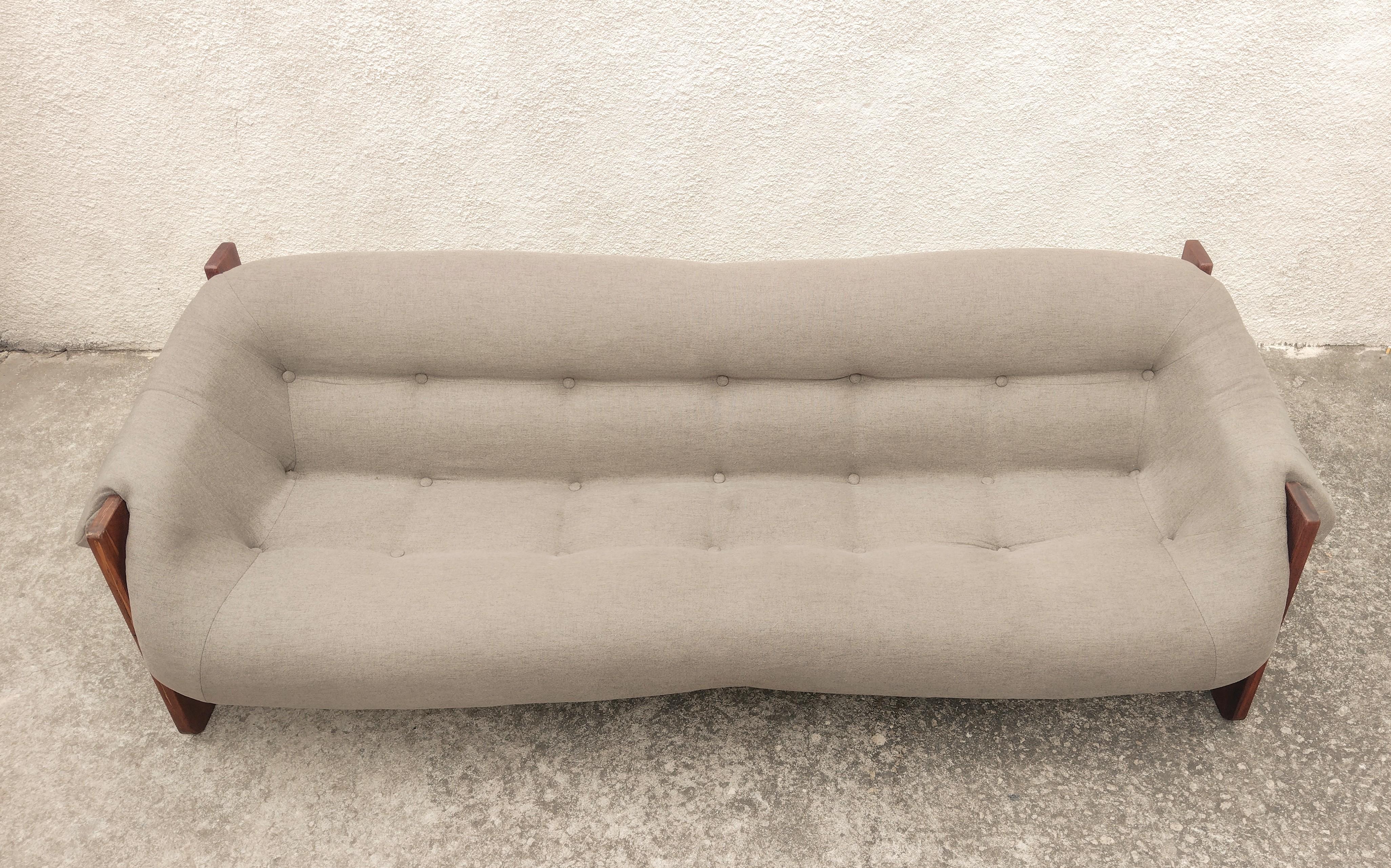 Mid-Century Modern Sofa MP-97 Attributed to Percival Lafer in Solid Jatobá