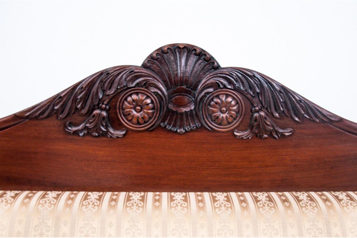 Sofa, Nordeuropa, um 1900.

Sehr guter Zustand, nach professioneller Renovierung und Erneuerung der Polsterung.

Holz: Mahagoni

Abmessungen: Höhe 125 cm Sitzhöhe 46 cm Länge 191 cm Tiefe 82 cm