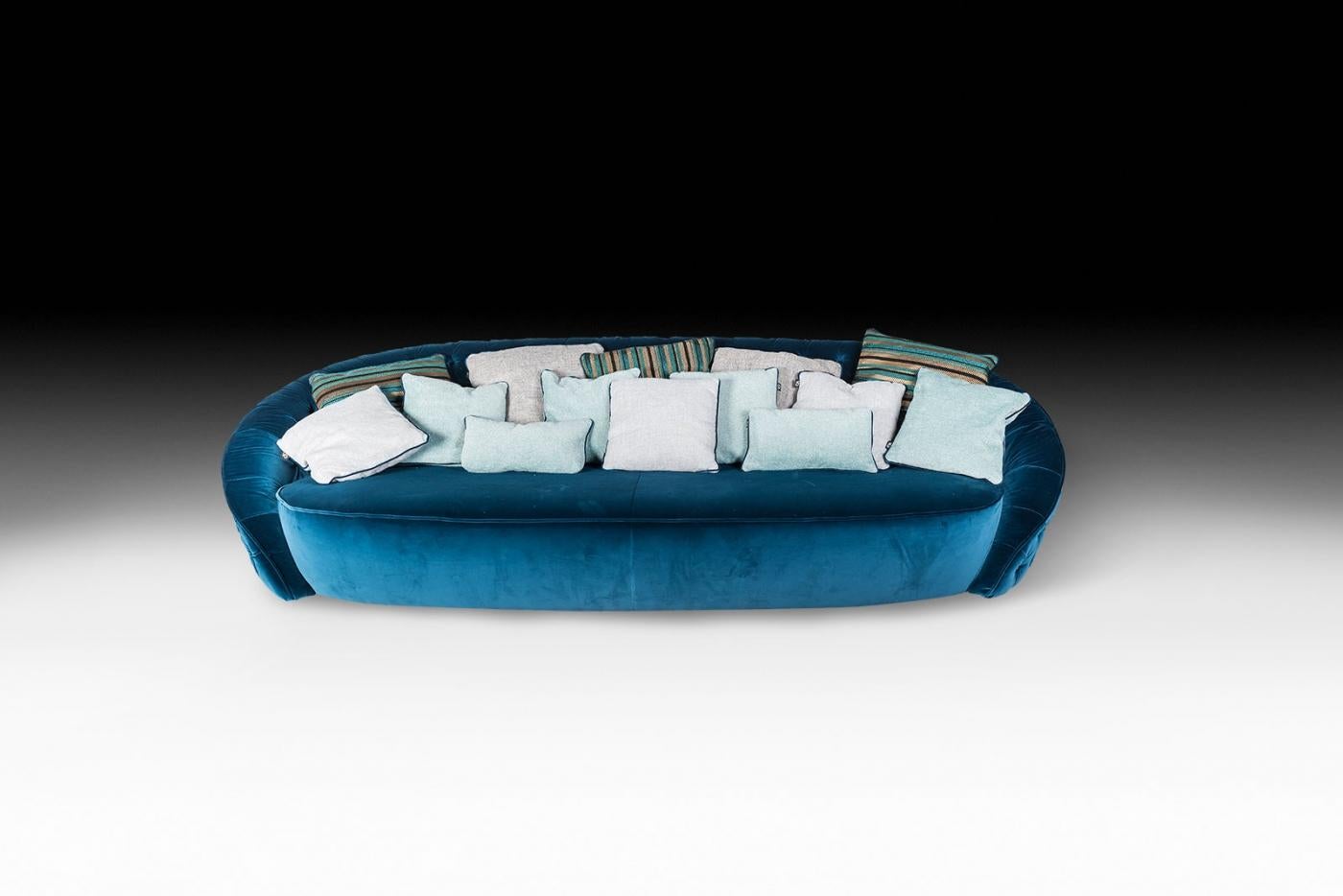Moderne Canapé rond Capitonn, tissu en velours bleu, fabriqué en Italie en vente