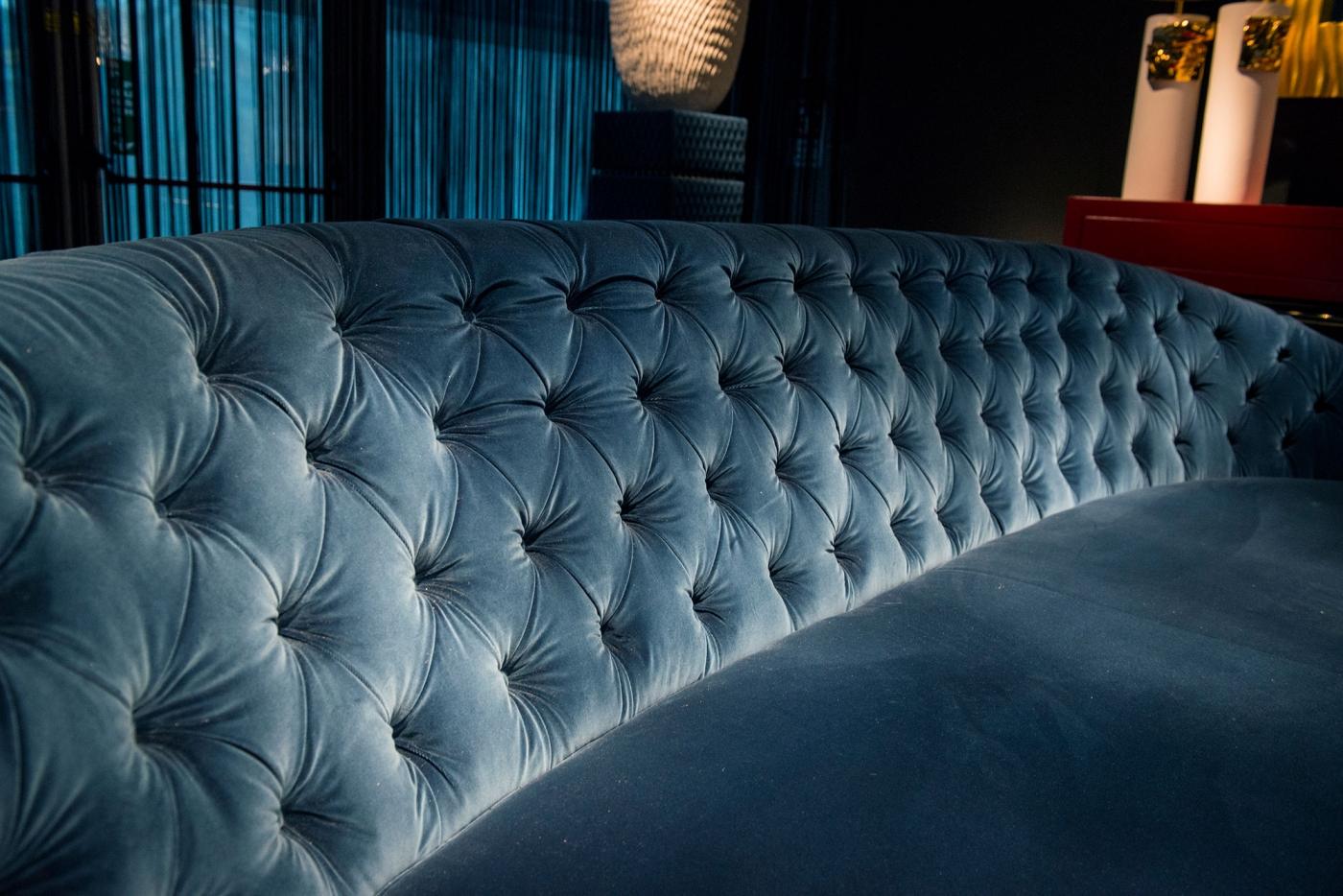 Tissu Canapé rond Capitonn, tissu en velours bleu, fabriqué en Italie en vente