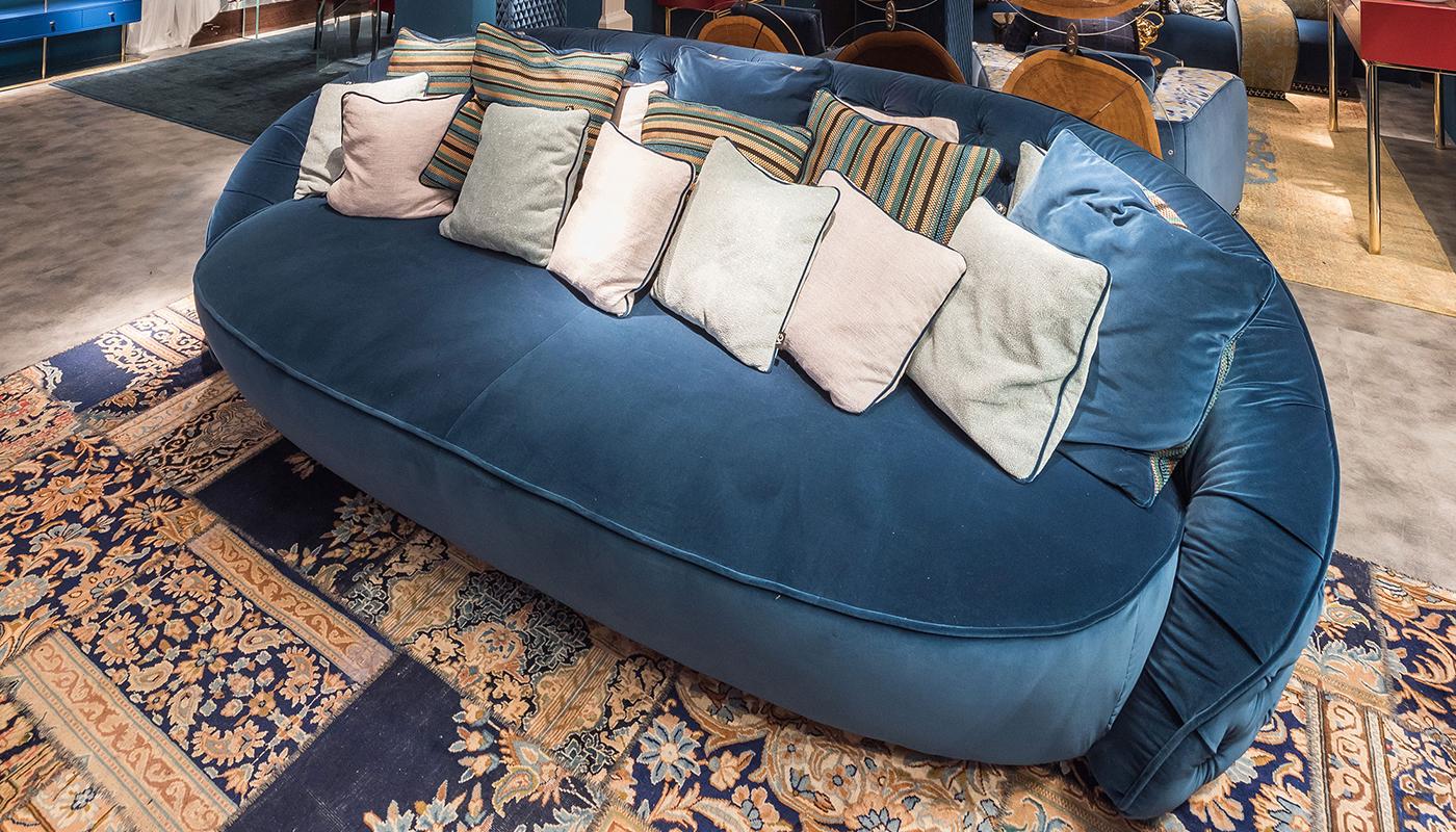 Contemporary Sofa Round Capitonné, Blue Velvet Fabric, Made in Italy For Sale