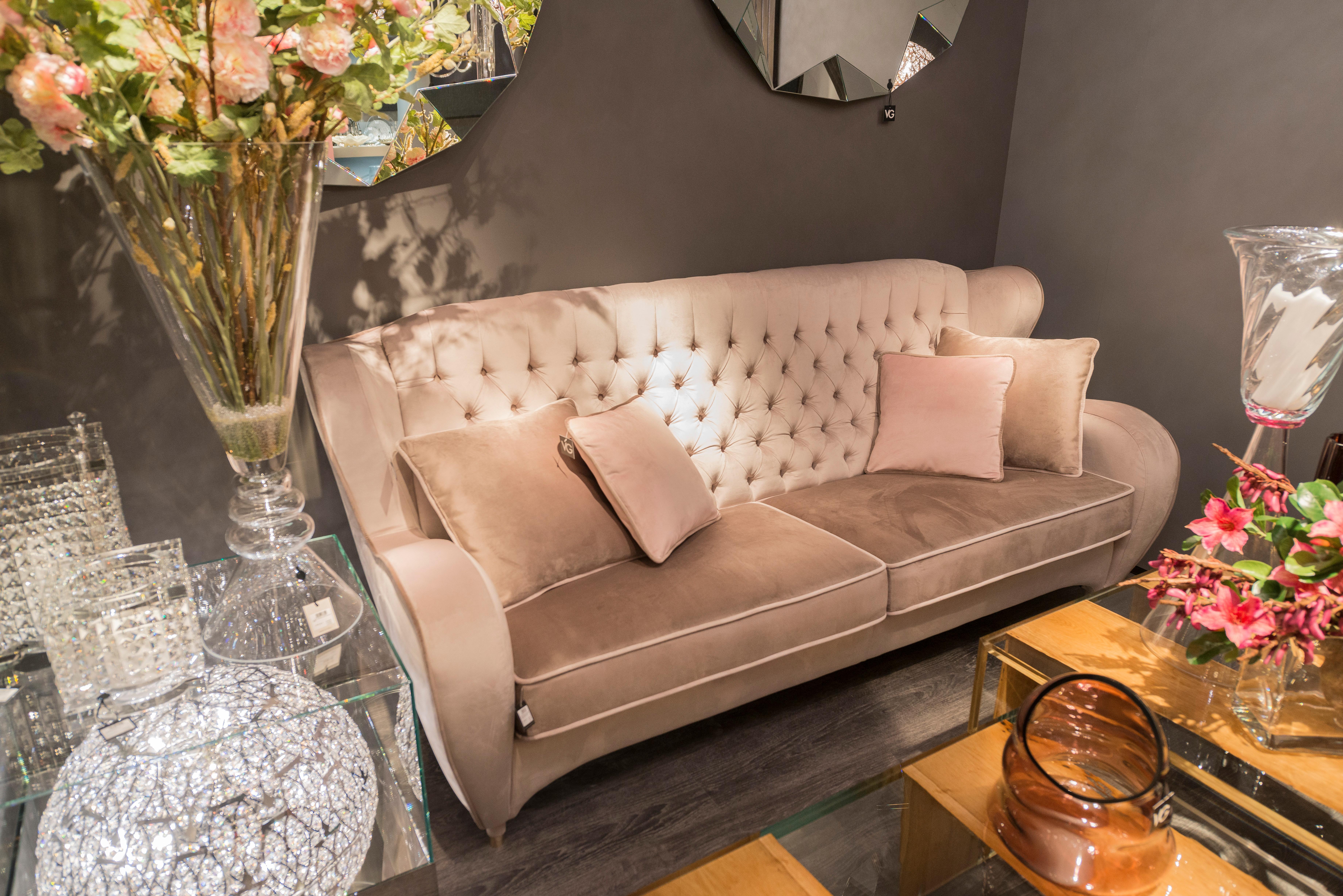 Contemporary Sofa Schinke, Capitonné Backrest, Customizable, Italy For Sale