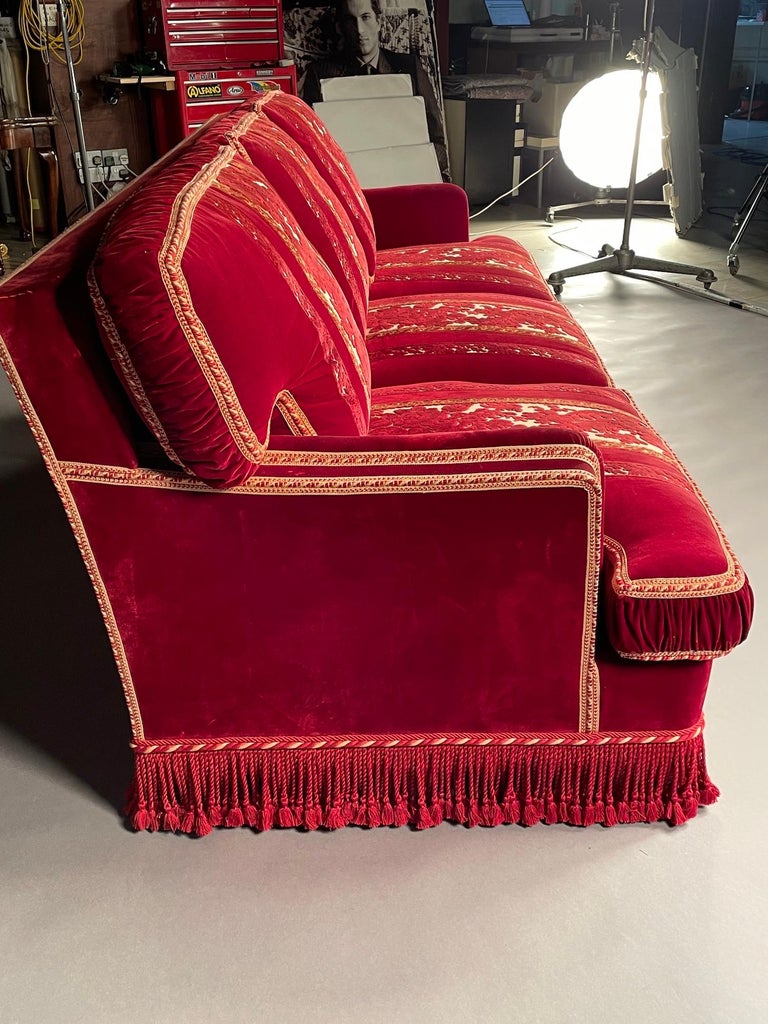 Sofa Settee 3-Seater Crimson Cut Velvet Italian Toni Facella Sensi Della  Penna For Sale at 1stDibs | sophisticated elegant and fine in crimson, toni  sofa