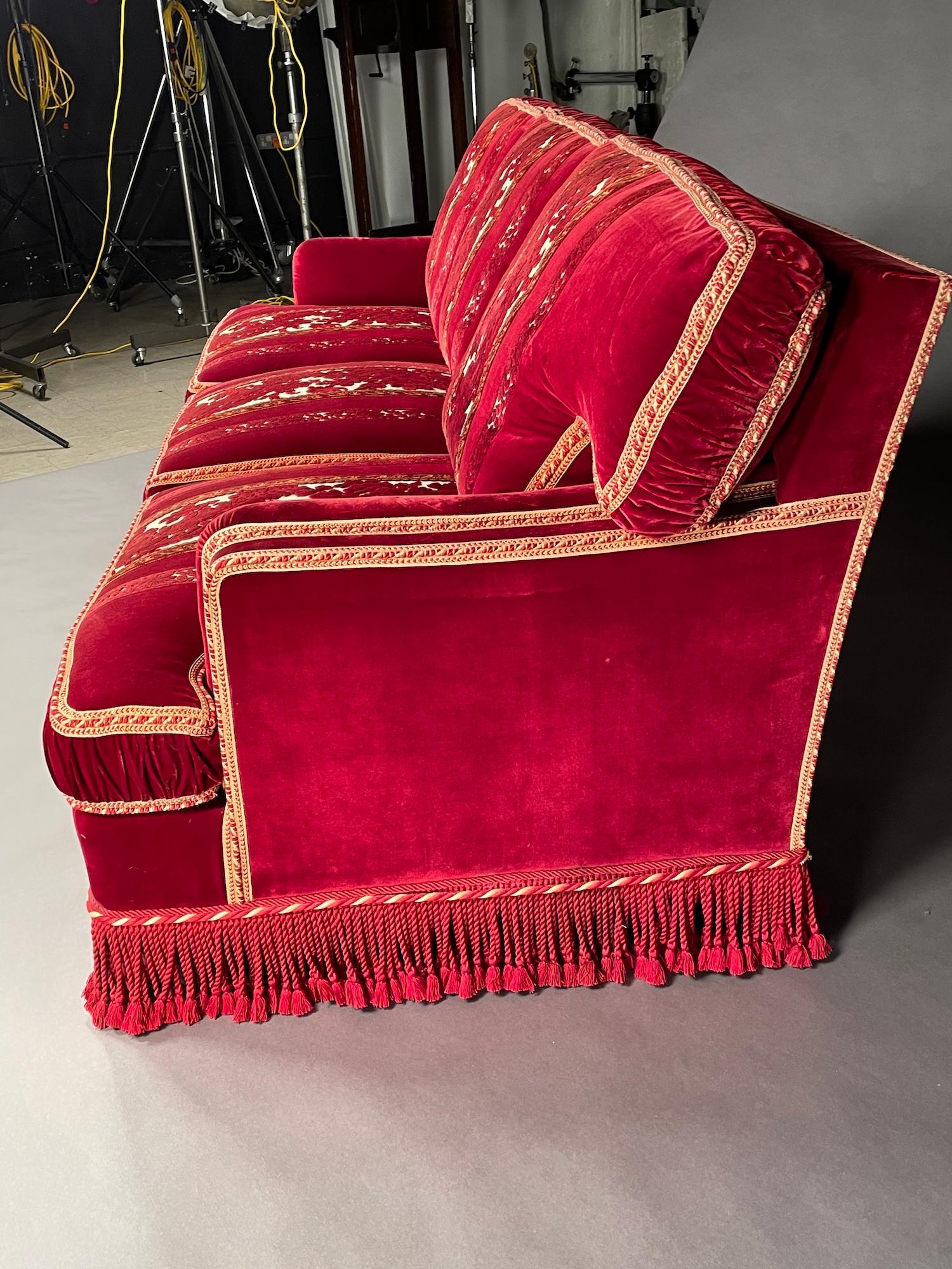 Sofa-Sofa mit 3-Sitzern aus Crimson-Schliff Samt, Italienisch Toni Facella Sensi Della Penna (Tischlerei) im Angebot