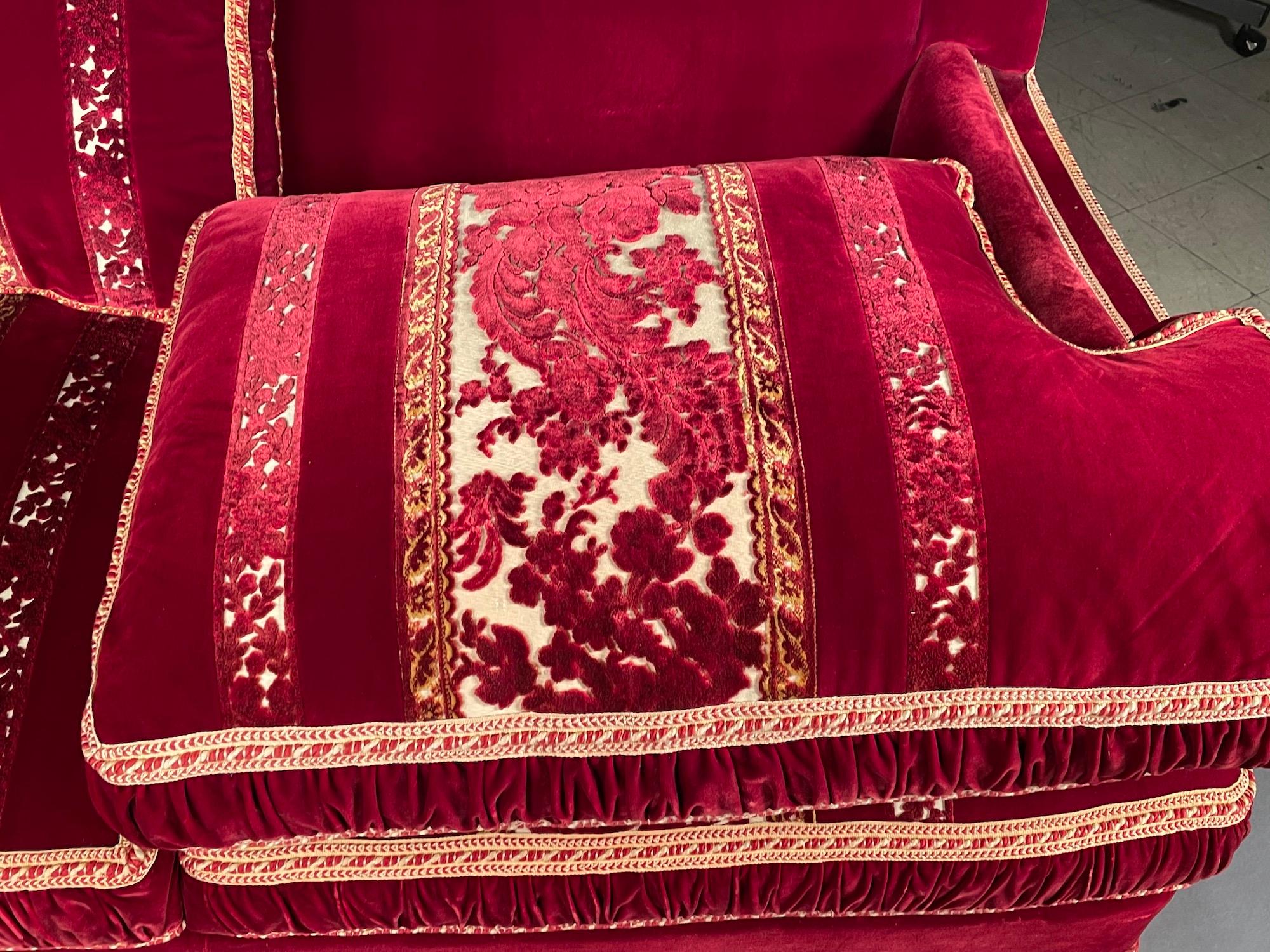 Classical Roman Sofa Settee 3-Seater Crimson Cut Velvet Italian Toni Facella Sensi Della Penna For Sale