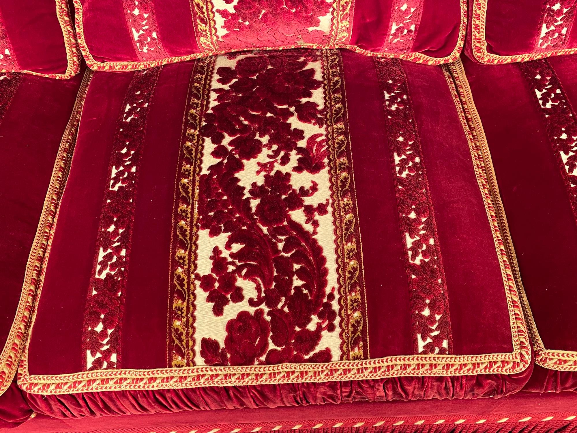 Late 20th Century Sofa Settee 3-Seater Crimson Cut Velvet Italian Toni Facella Sensi Della Penna For Sale