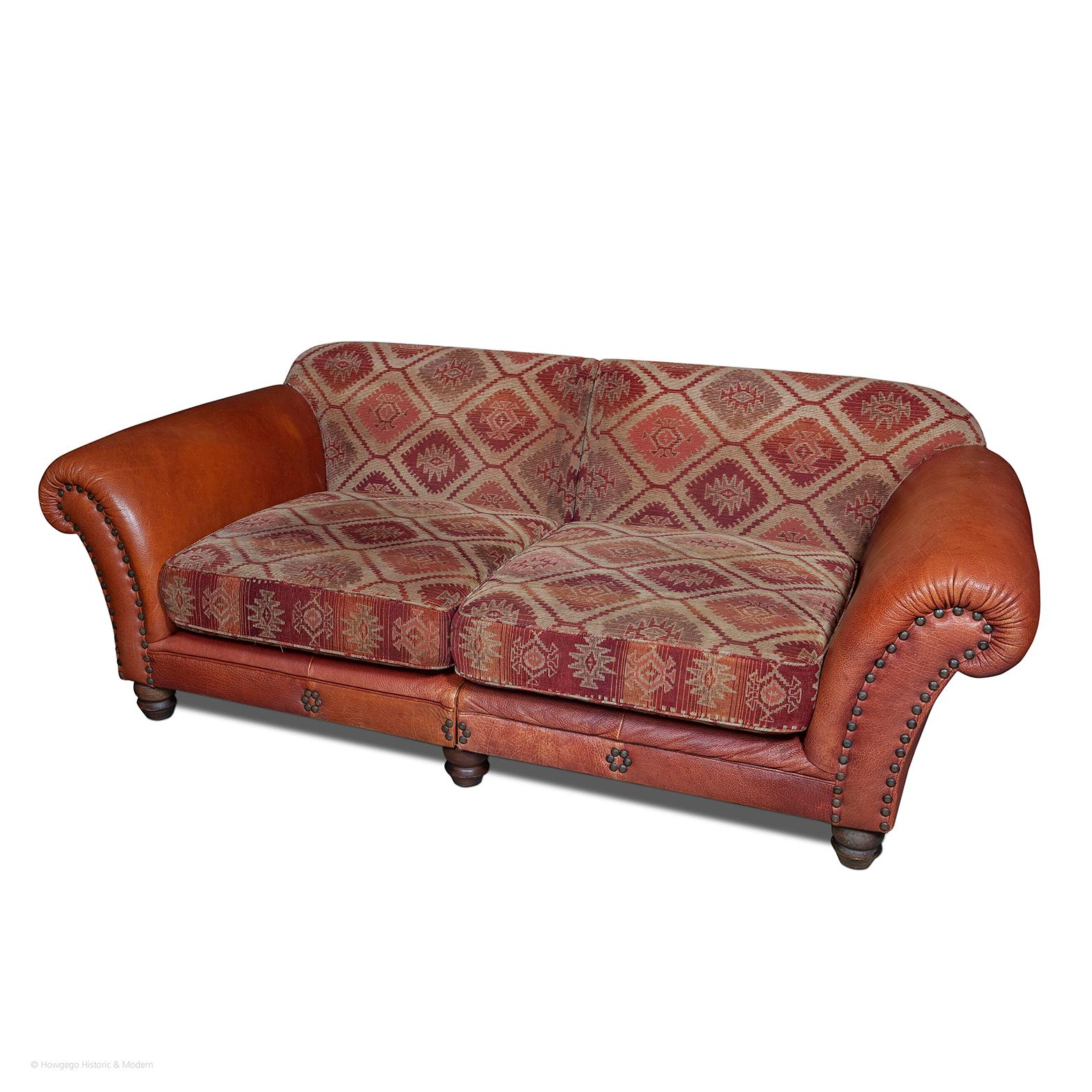 English Sofa Settee 3-Seat Pair of Ottoman Leather Kelim Country House, 1980s For Sale