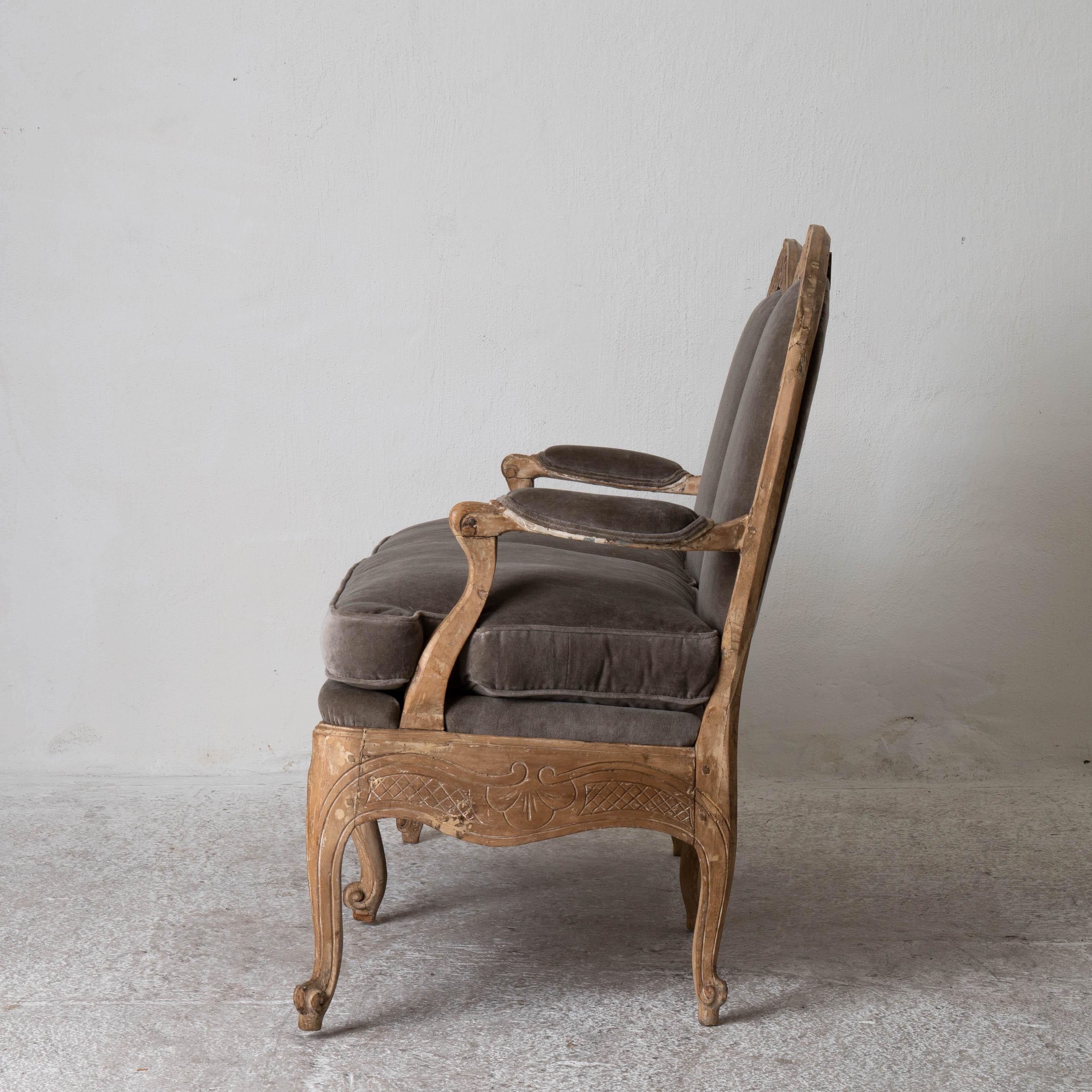 Sofa Settee Swedish Rococo Period Raw Finish Sweden In Good Condition In New York, NY