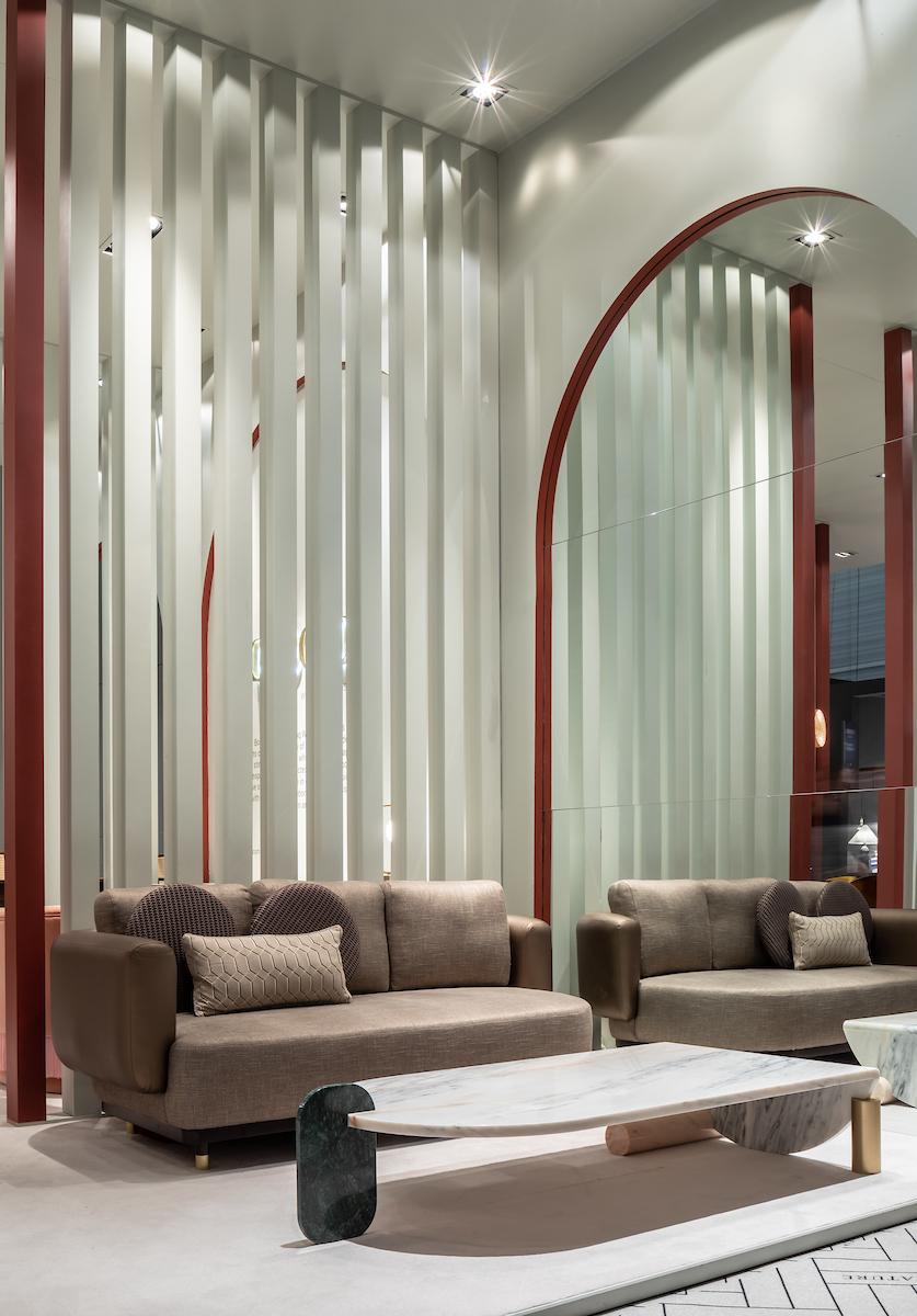 Portugais DOOQ banquette de canapé avec texture tissée, cuir et laiton bronze, largeur 240 en vente
