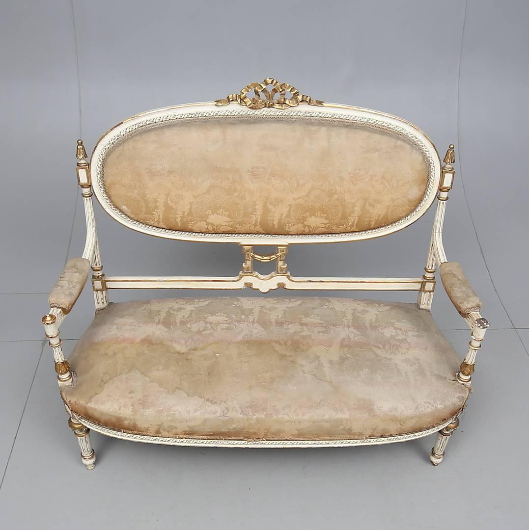 Sofa Swedish Gustavian Style In Fair Condition For Sale In Vienna, AT