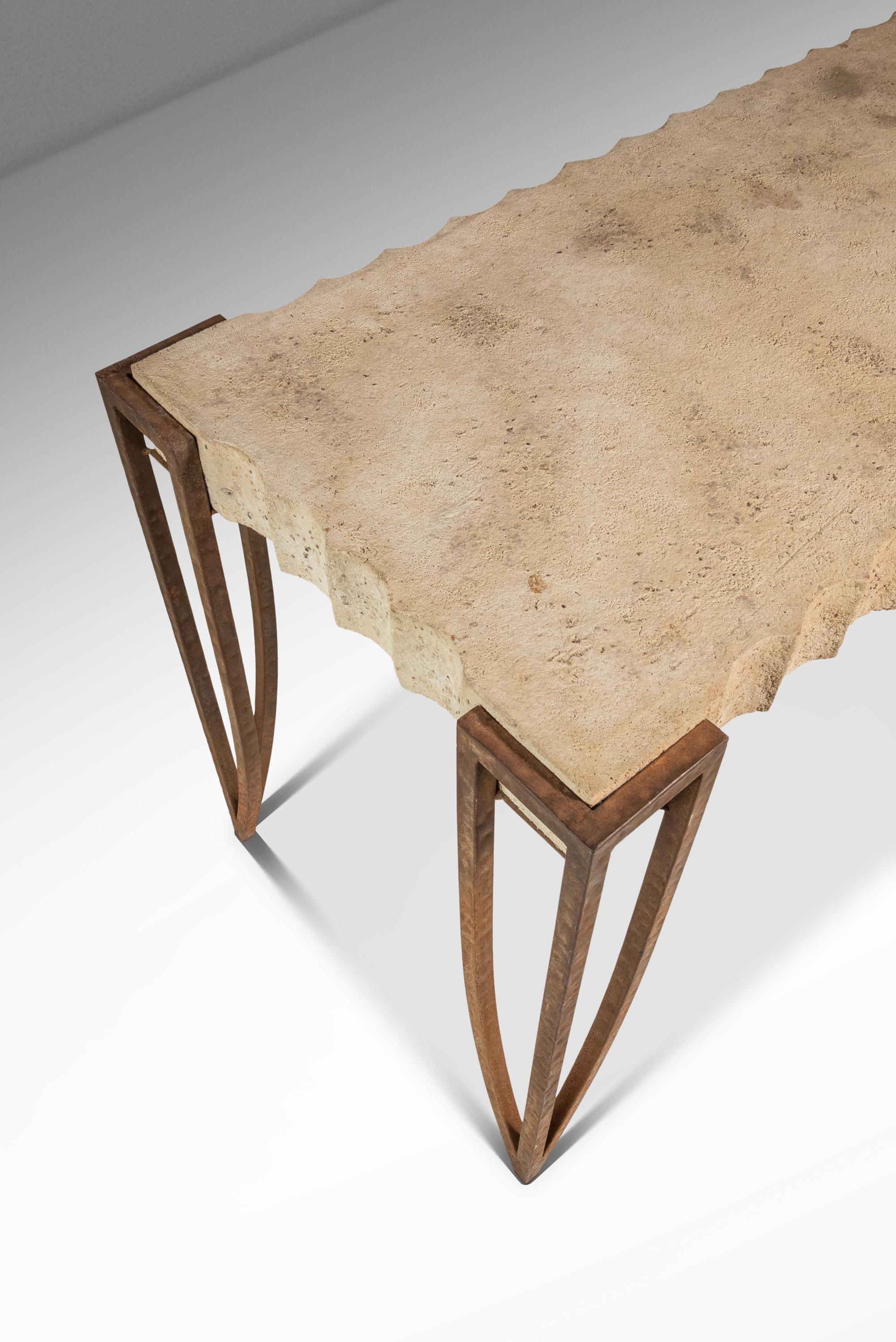 Table de canapé en ciment et acier patiné à la manière de R&Y Augousti, USA, 1990 en vente 9