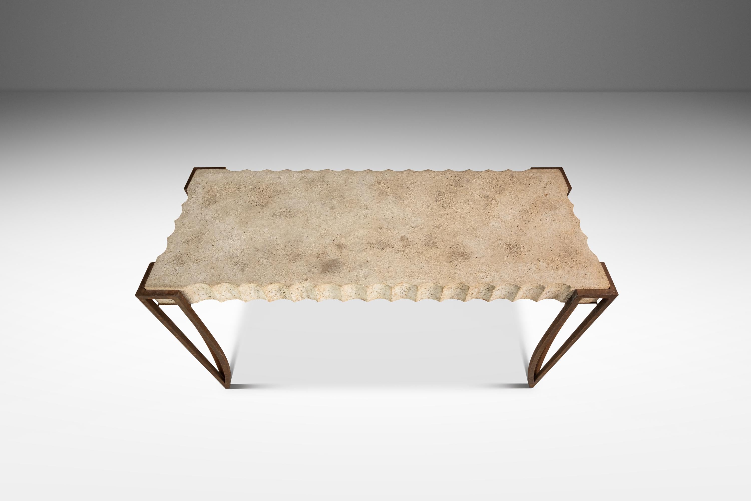 Mid-Century Modern Table de canapé en ciment et acier patiné à la manière de R&Y Augousti, USA, 1990 en vente