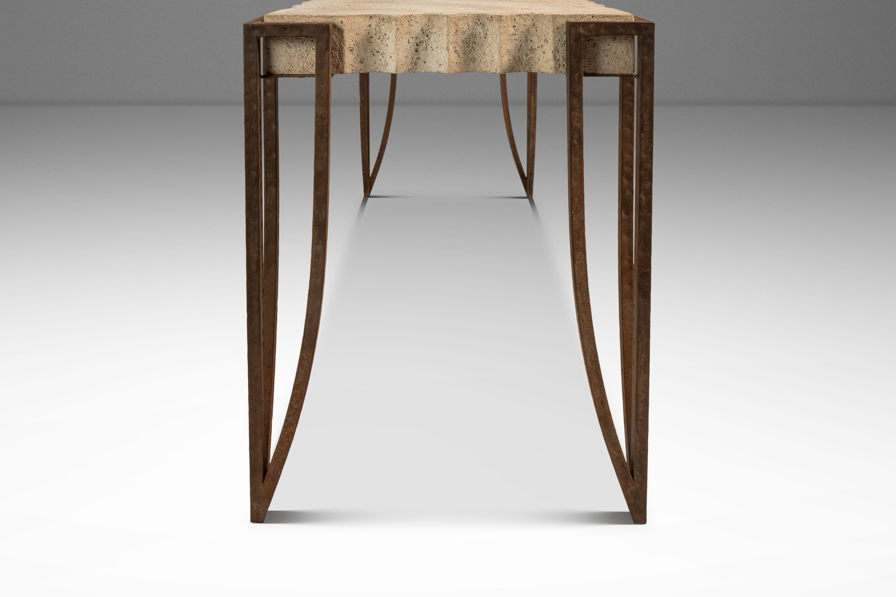 Américain Table de canapé en ciment et acier patiné à la manière de R&Y Augousti, USA, 1990 en vente