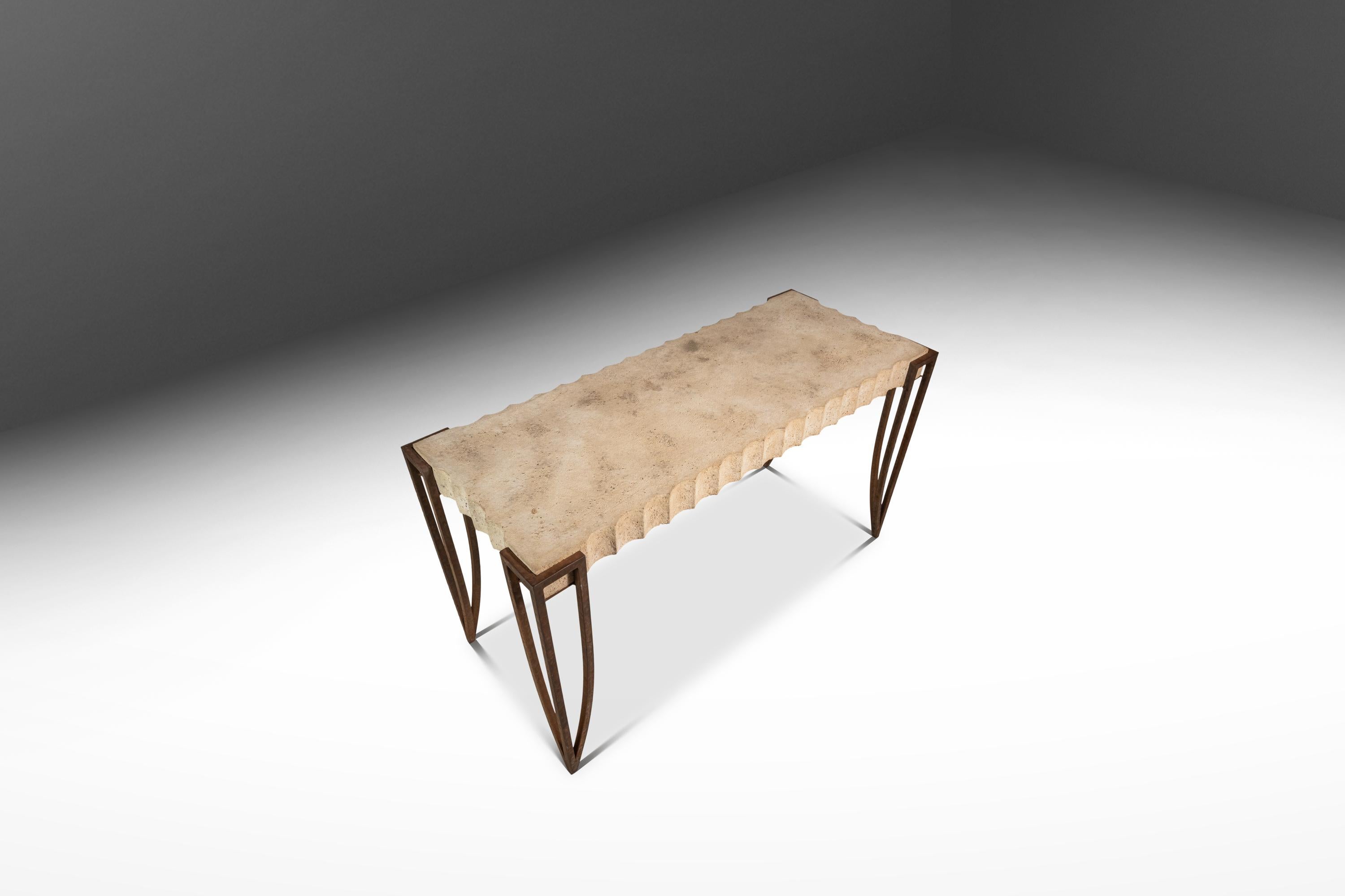 Ciment Table de canapé en ciment et acier patiné à la manière de R&Y Augousti, USA, 1990 en vente