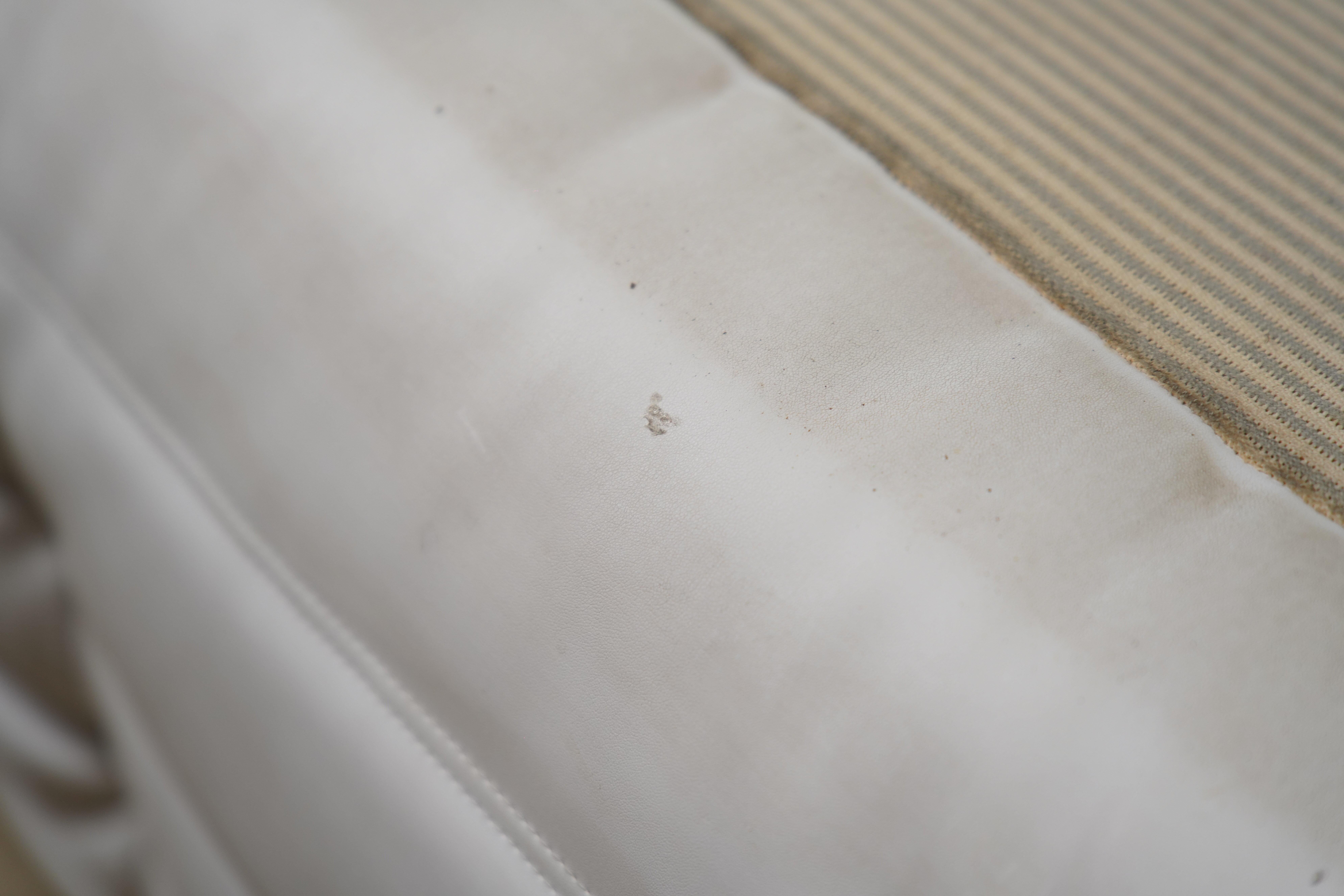 White Leather Three-Seater Togo Sofa with Arms by Ligne Roset, 2007 3