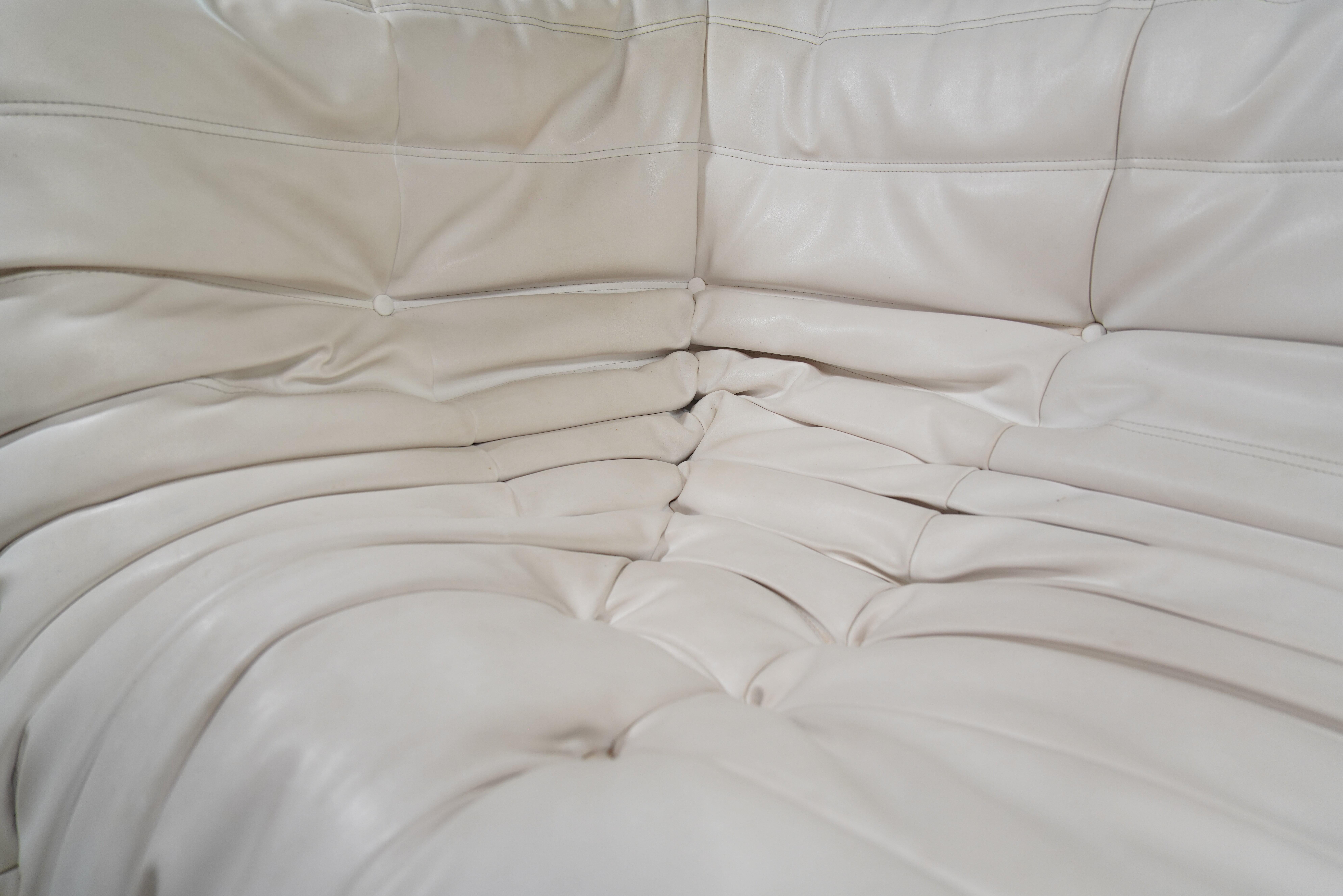 Dreisitziges Togo-Sofa aus weißem Leder mit Armlehnen von Ligne Roset, 2007 im Angebot 1