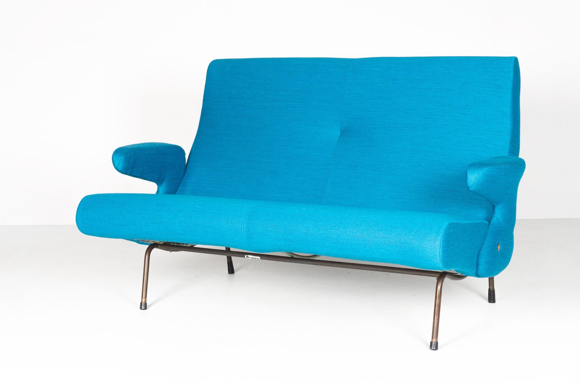 Sofa two-seat, model 'Delfino' by Erberto Carboni, Arflex, 1954.
Complete new upholstery true to the 1954's orginal. High quality woolen Danish fabric.

