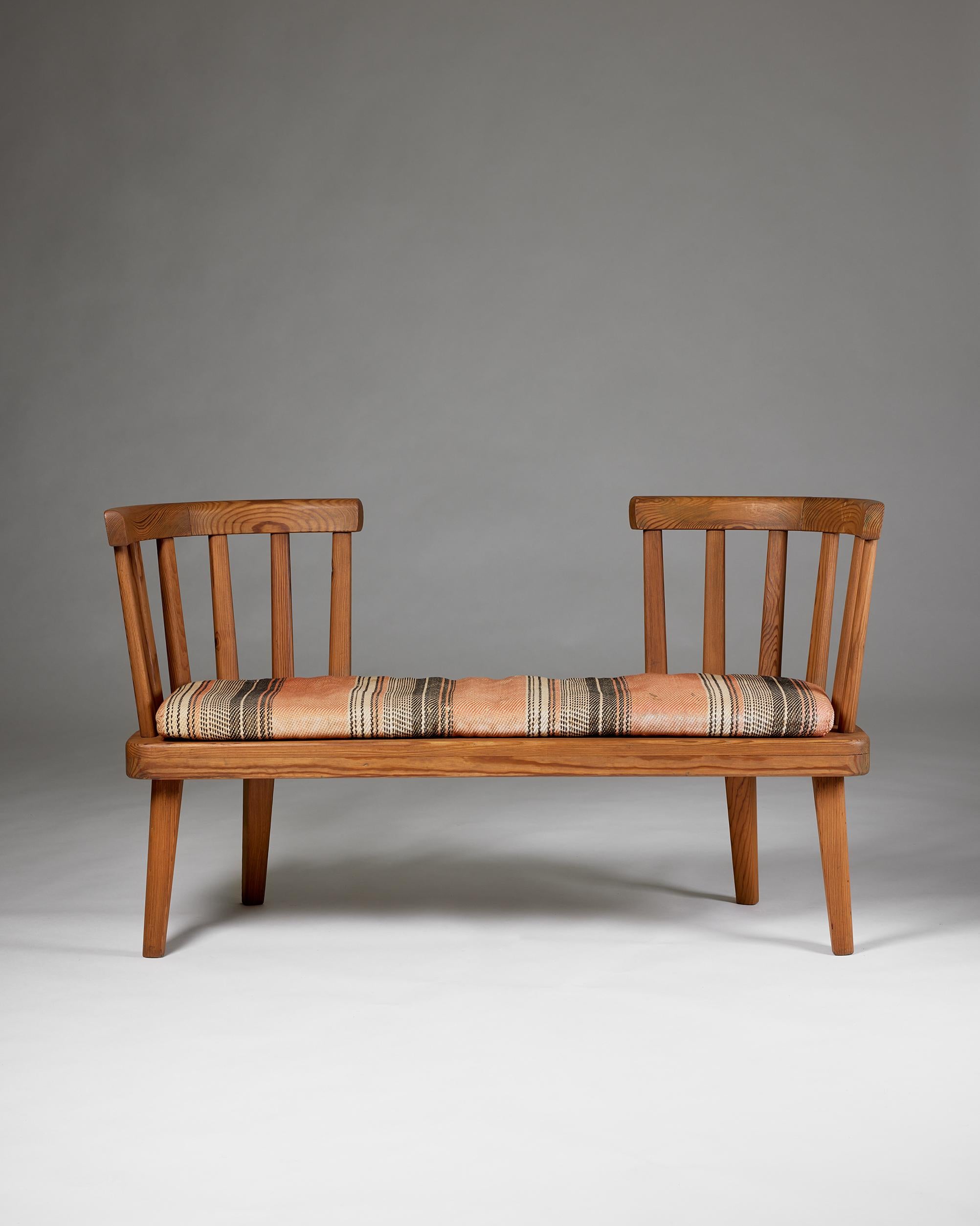 Sofa ‘Utö’ designed by Axel Einar Hjorth for Nordiska Kompaniet,
Sweden, 1930s.

Stained pine.

Provenance: From a private Swedish collection.

Original cushion.

From 1927 to 1938, Axel-Einar Hjorth was the chief architect and designer at the