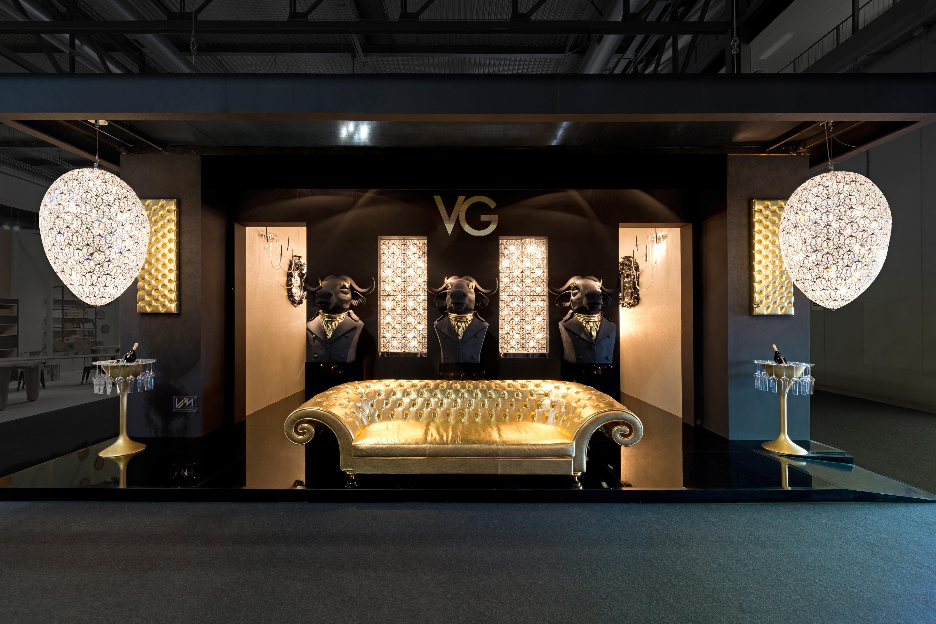 Sofa Versailles, Capitonné Backrest, Gold Faux Leather, Italy For Sale 1