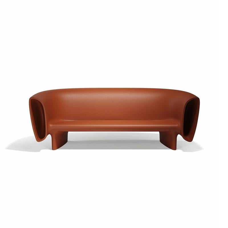 Produit : Canapé
Modèle/Marque : Vondom Bum-Bum
Designer : Eugeni Quitllet
Type de produit : Canapé intérieur / extérieur

Description :
Le canapé Bum-Bum, conçu par Eugeni Quitllet pour Vondom, transforme le concept de mobilier en une expérience