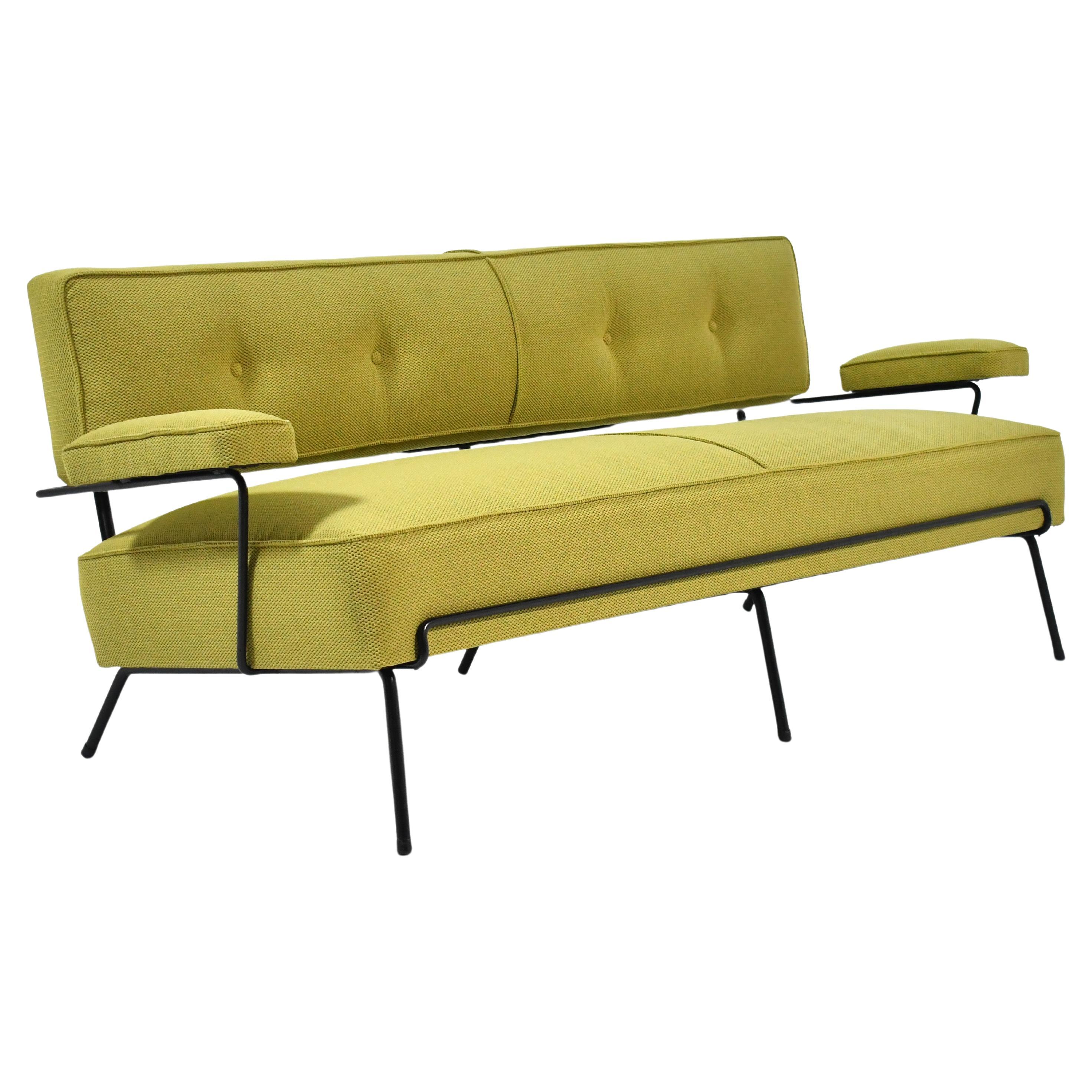Sofa mit Eisenrahmen, William Armbruster zugeschrieben im Angebot