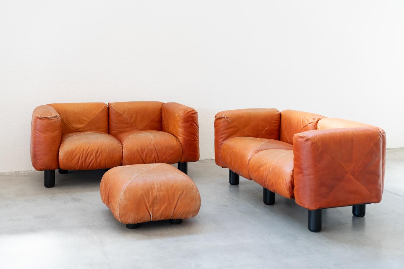 Canapés et ottomans en cuir orange par Mario Marenco pour Arflex, 1970, ensemble de 3
Design vintage

Canapés et poufs en cuir orange Marius&Marius par Mario Marenco pour Arflex - Collection Techniform. Le présent
le canapé est composé de 15 pièces