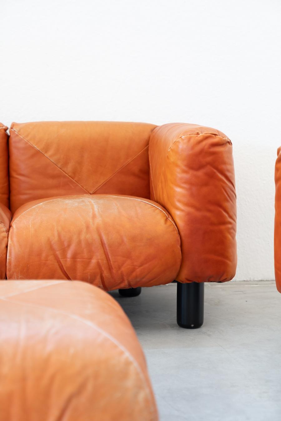 Canapés et poufs en cuir orange Marius & Marius par Mario Marenco pour Arflex, 70 Bon état - En vente à Manzano, IT