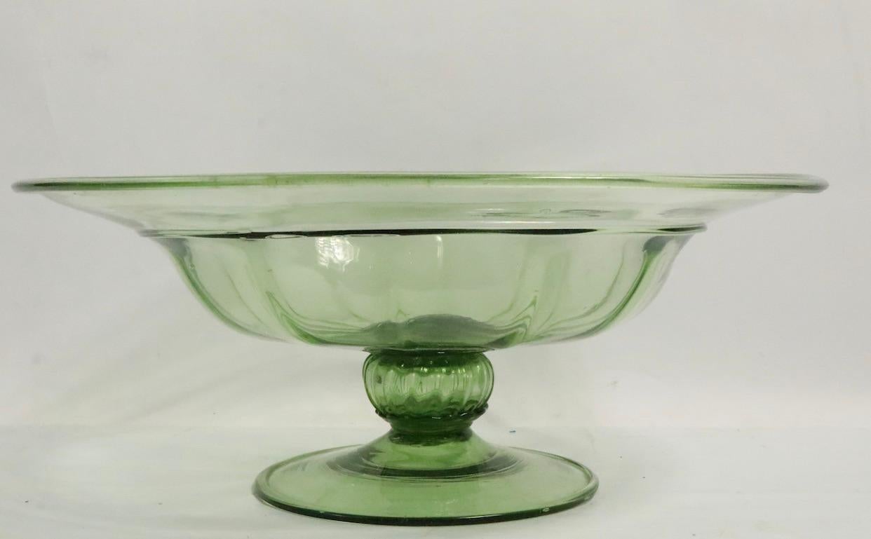 Elegant Murano glass compote, Soffiato glass possibly by Vittorio Zecchin, unsigned. This example is in excellent original condition, free of chips, cracks, scratches or damage.