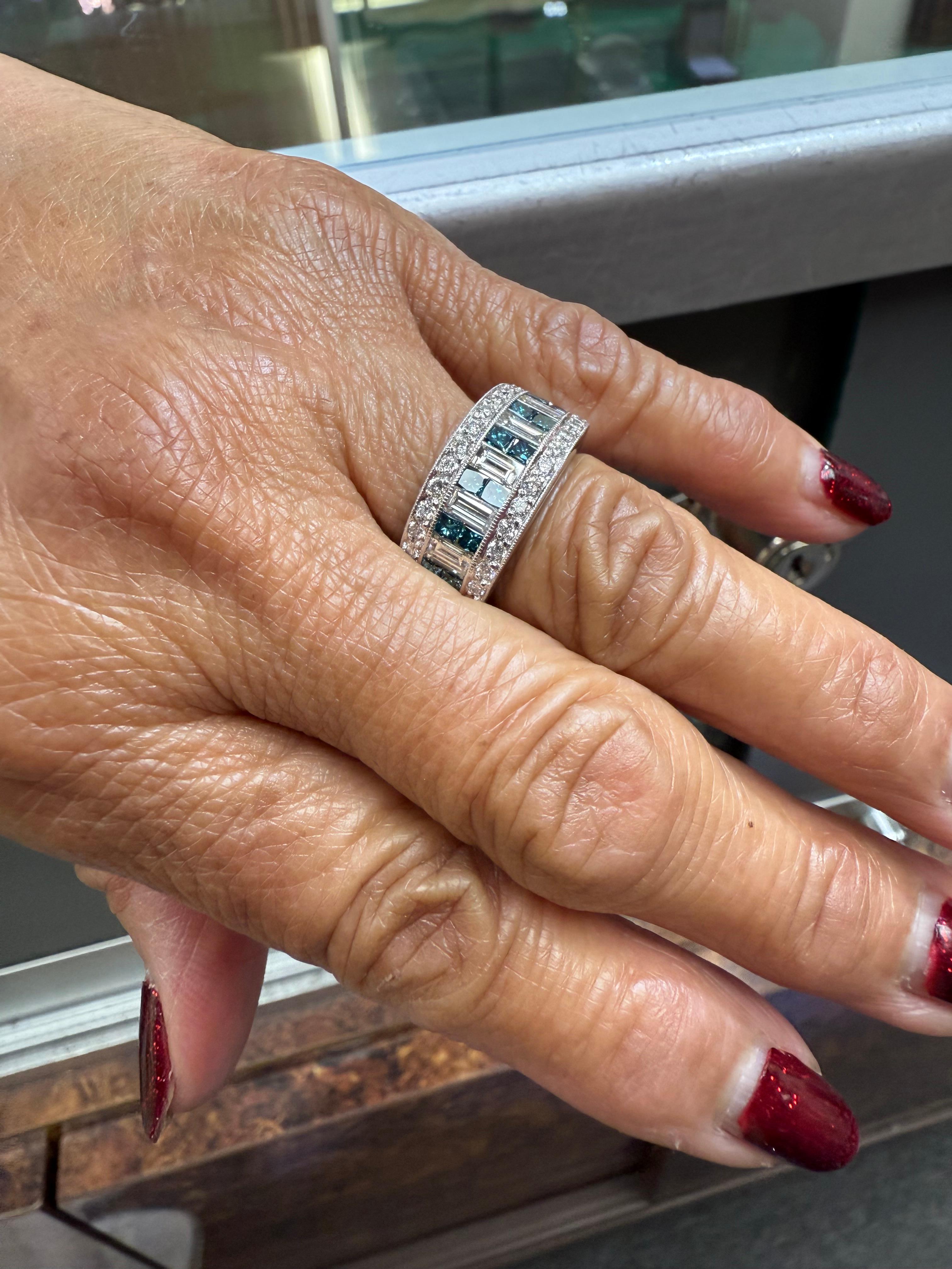 Contemporain Sofia Fiori, bague jonc en or blanc et diamants blancs et bleus en vente